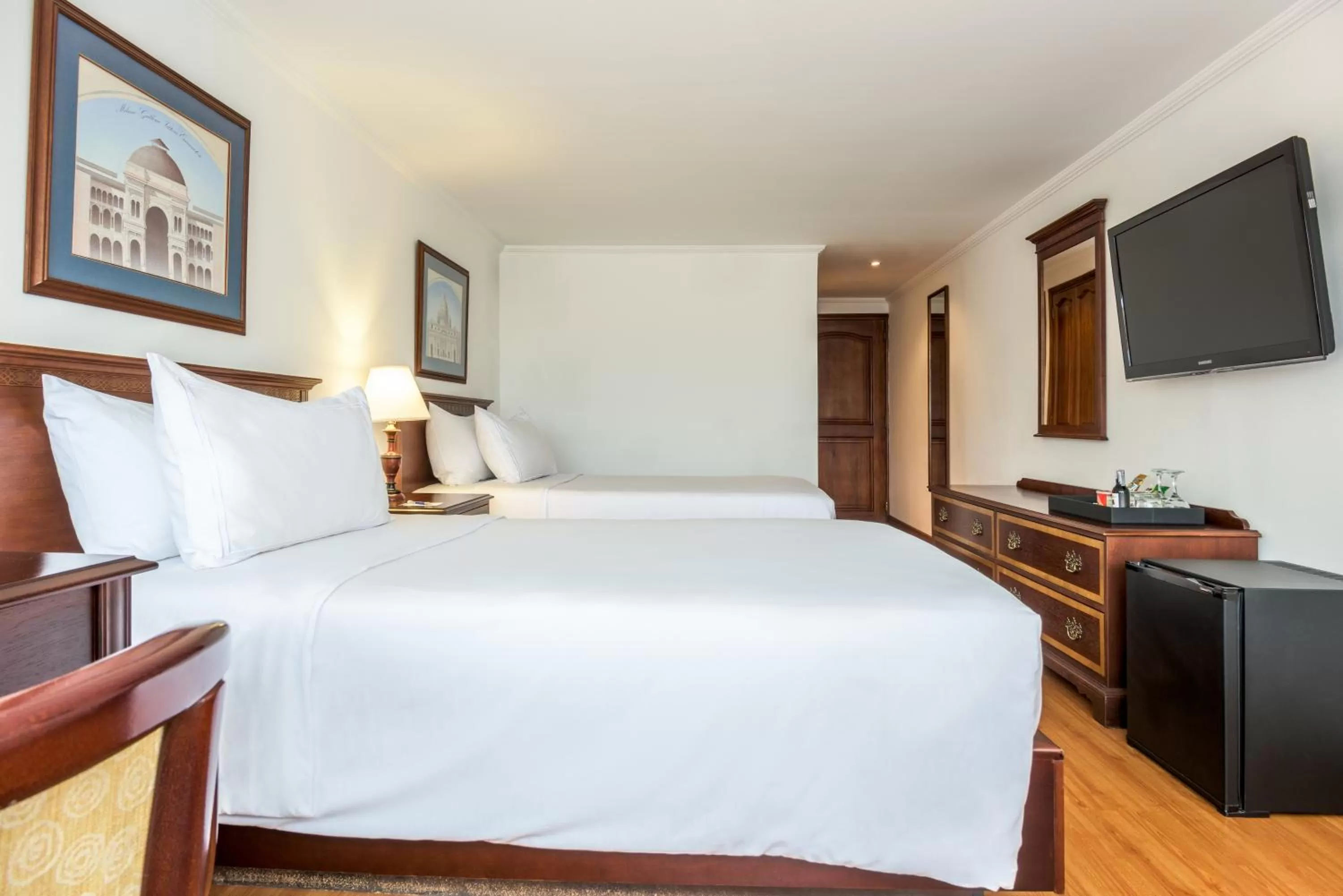 Photo of the whole room, Bed in Radisson Bogota Metrotel