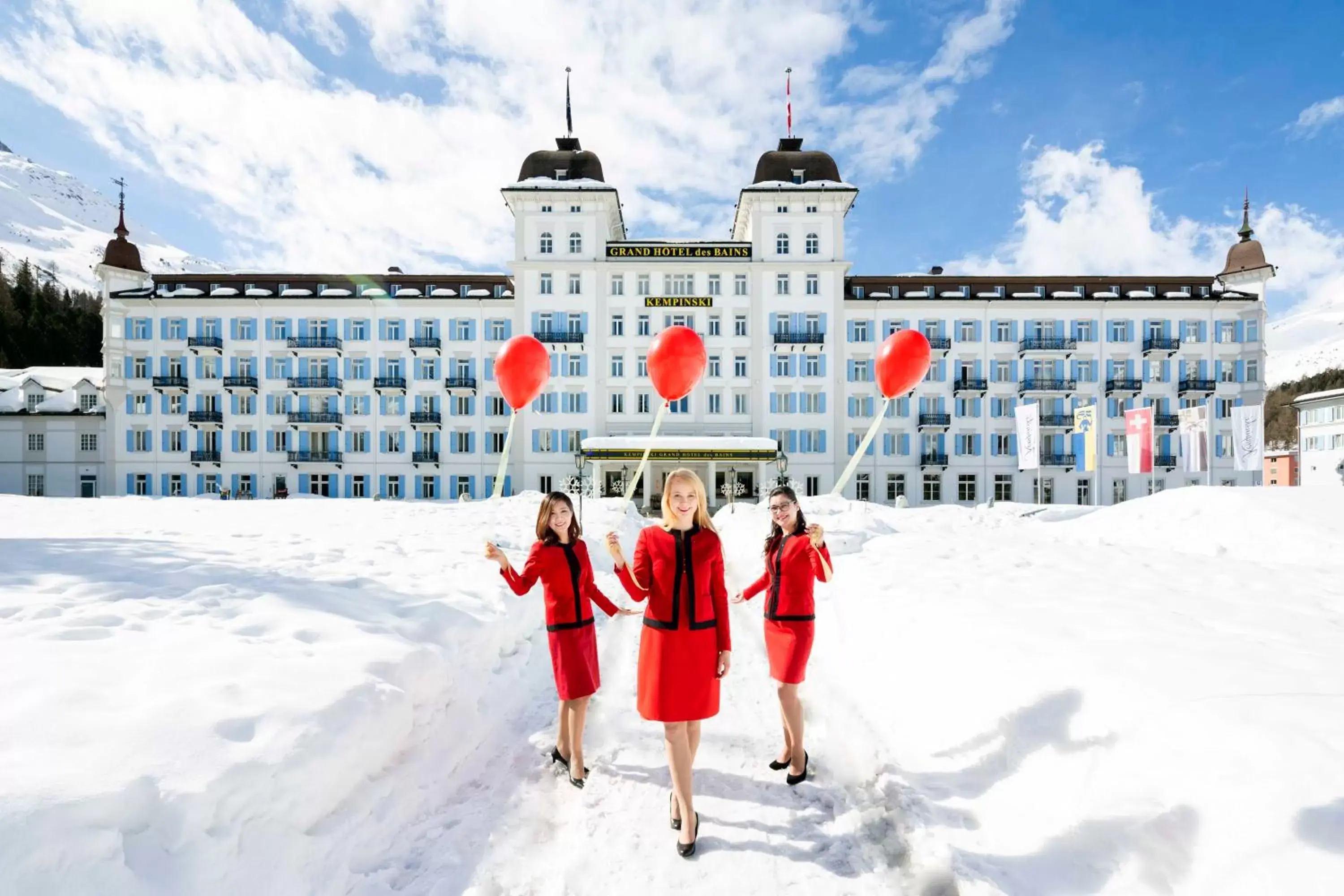 Facade/entrance, Winter in Grand Hotel des Bains Kempinski