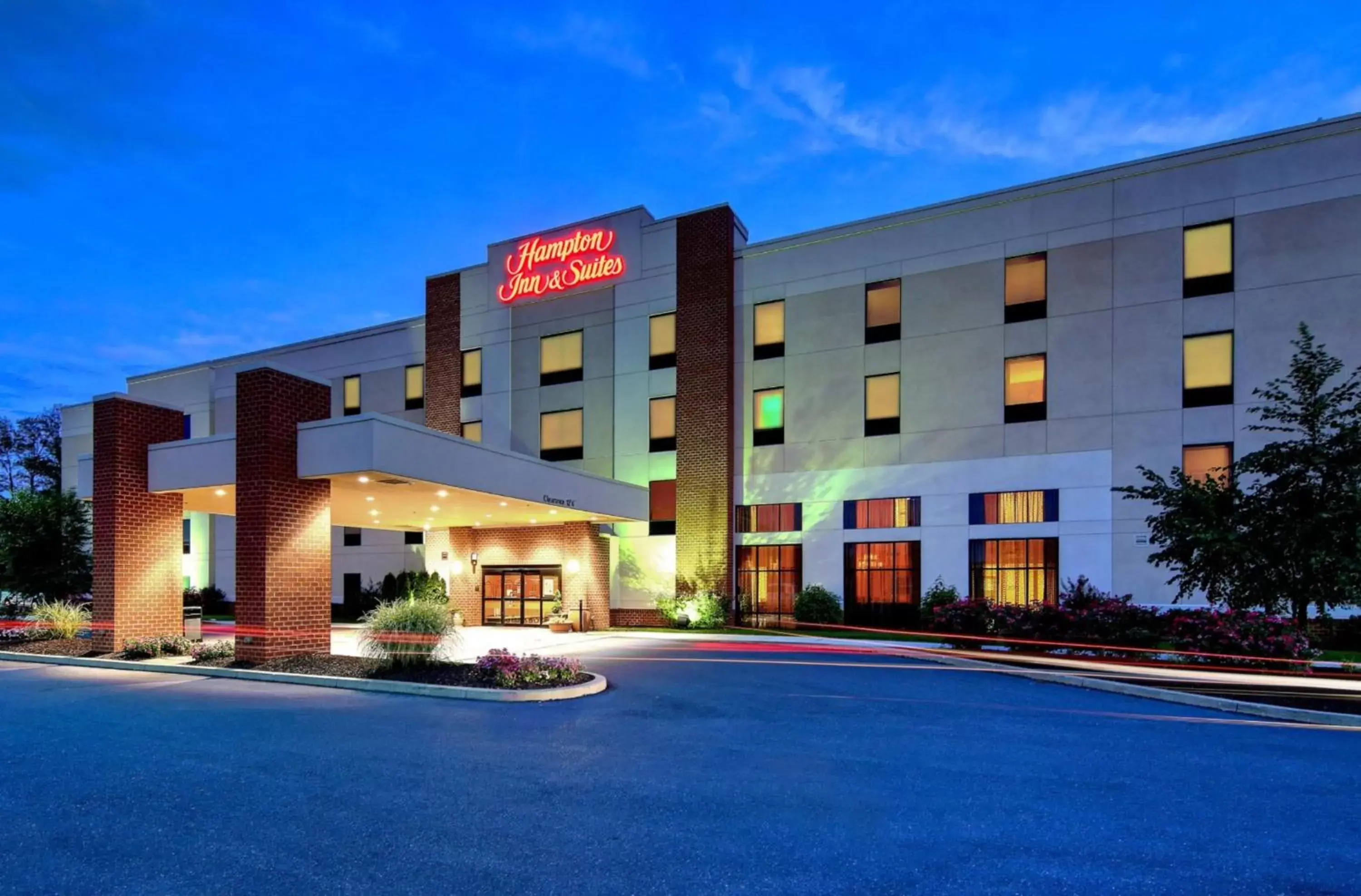 Property Building in Hampton Inn & Suites Harrisburg