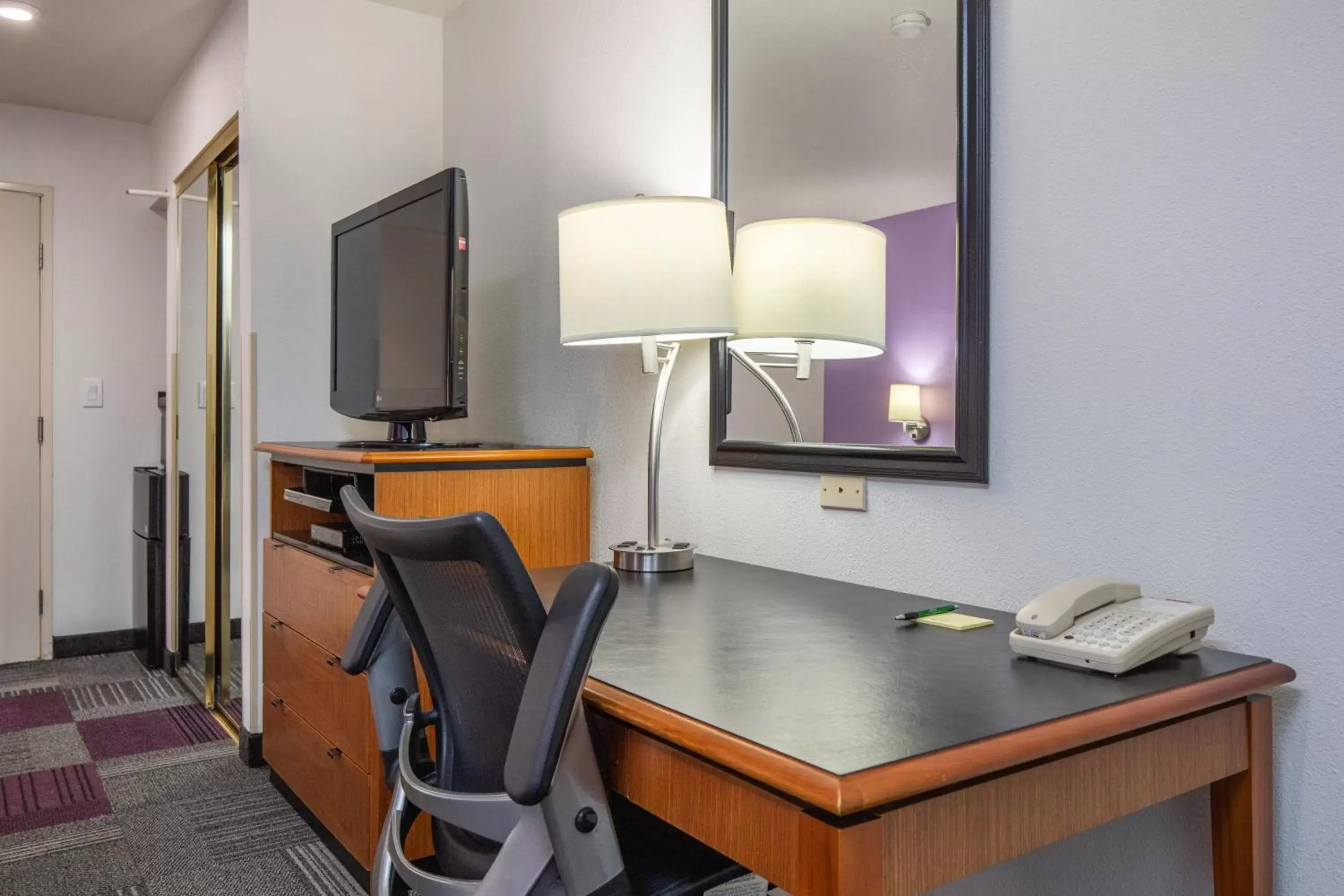 TV and multimedia, TV/Entertainment Center in Atherton Park Inn and Suites