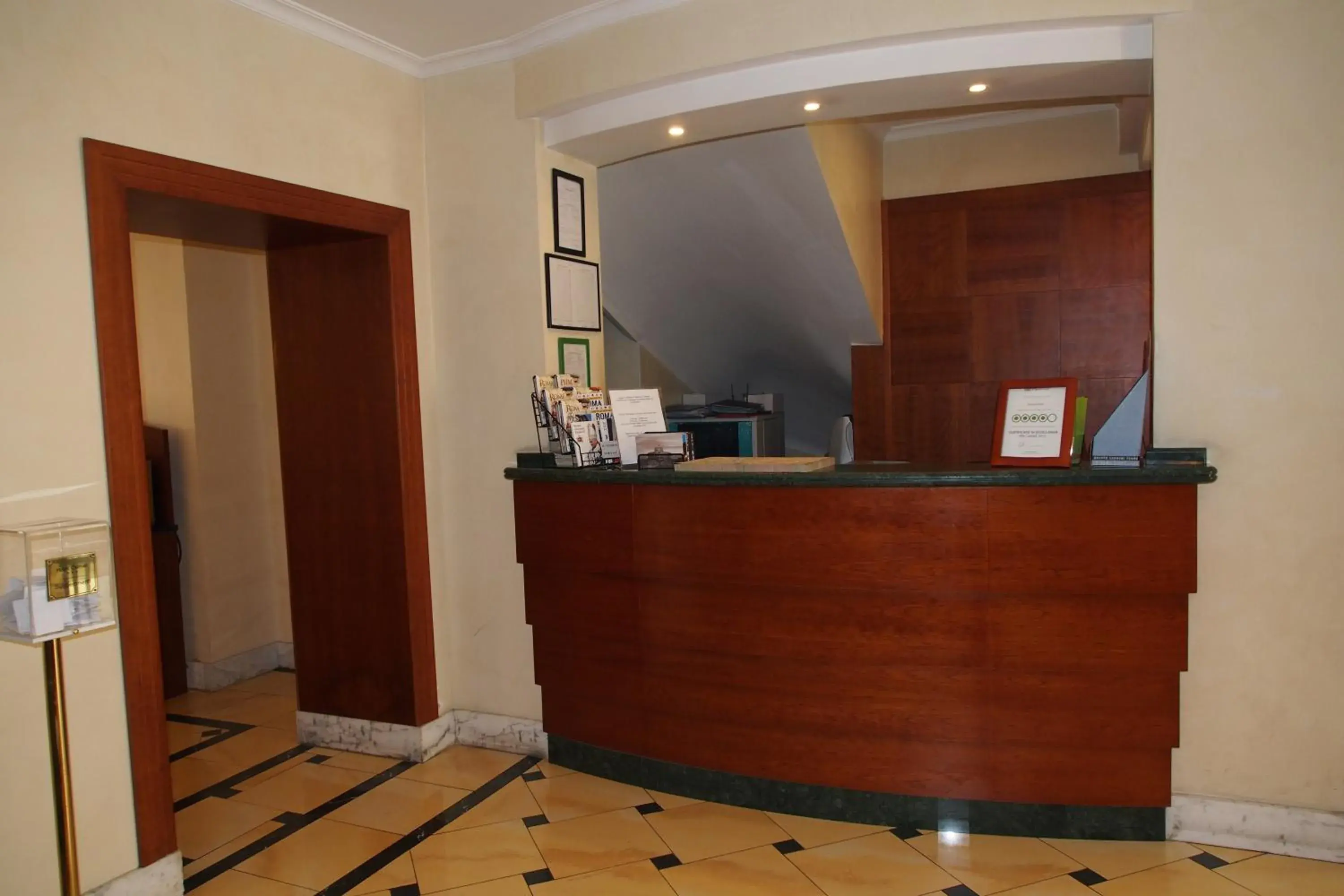 Staff, Lobby/Reception in Hotel Osimar