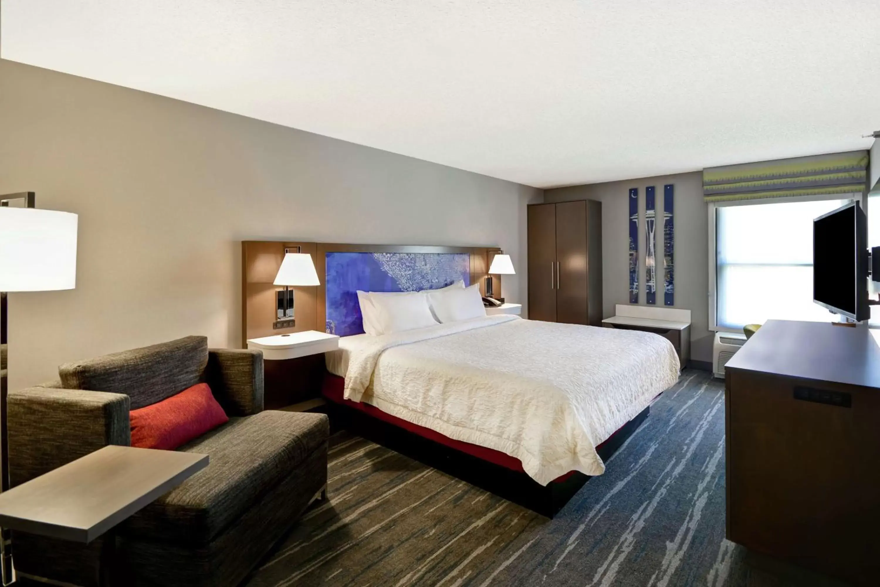 Bedroom in Hampton Inn Seattle/Southcenter