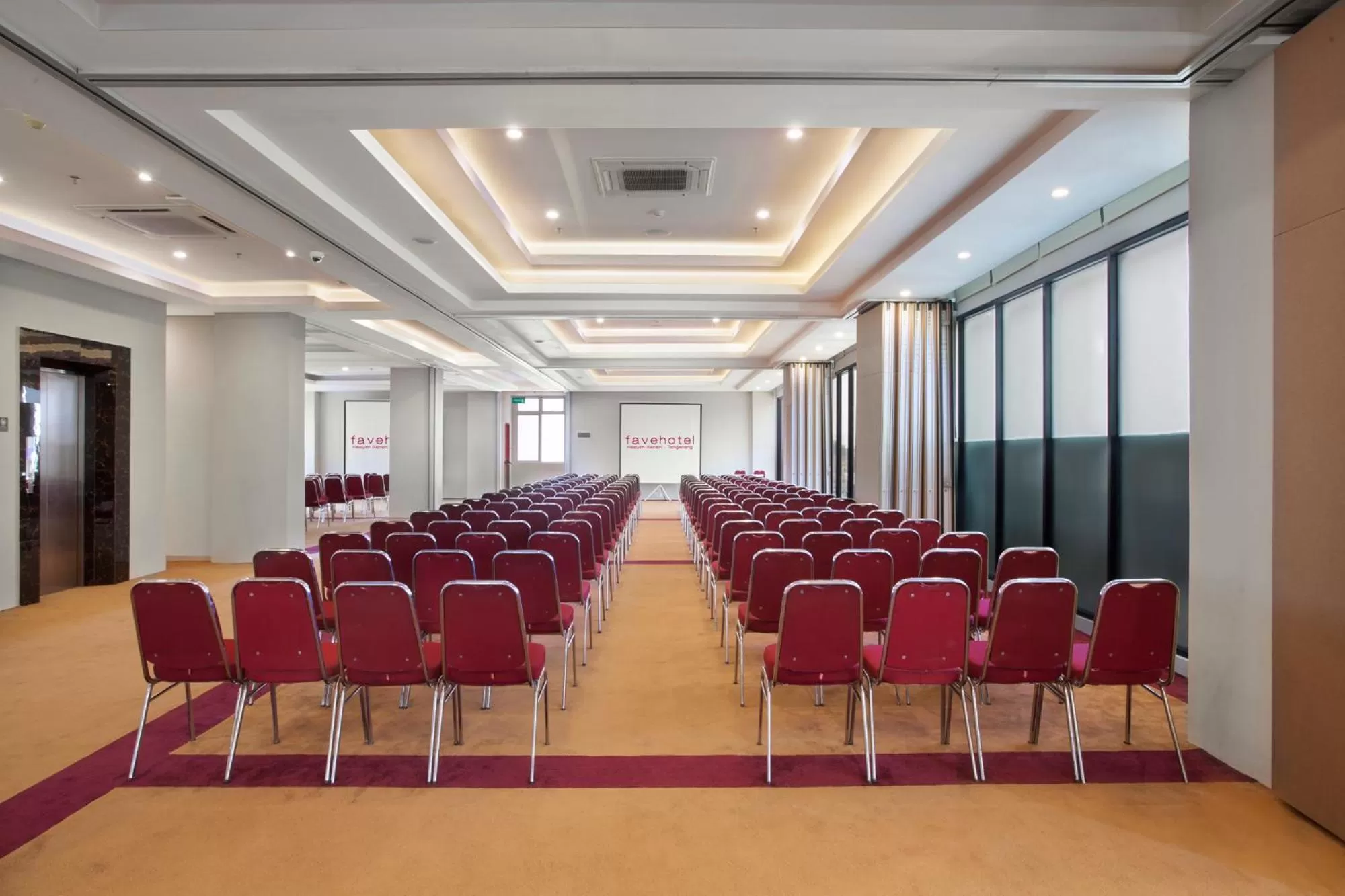 Meeting/conference room in favehotel Hasyim Ashari Tangerang