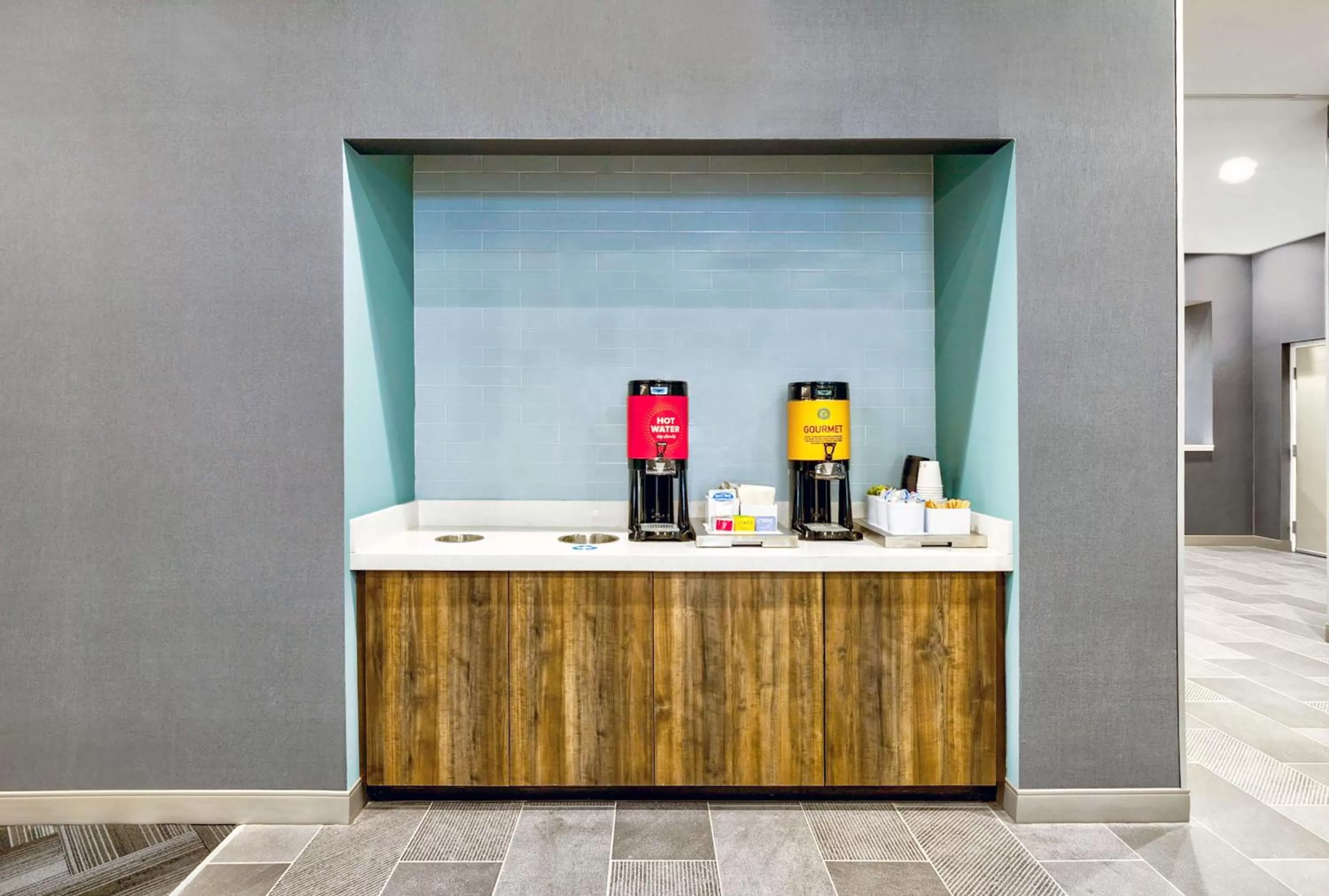 Dining area in Home2 Suites by Hilton Minneapolis Downtown