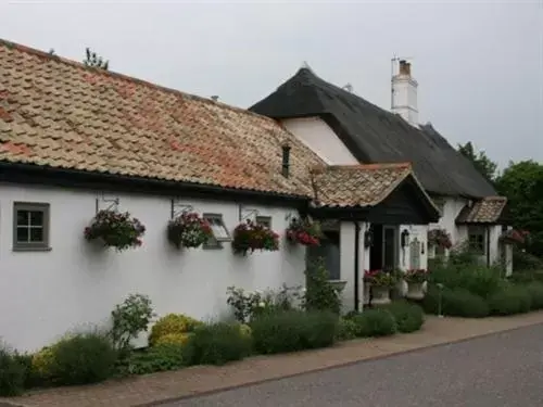 Property building in Golden Ball Hotel Property building in Golden Ball Hotel