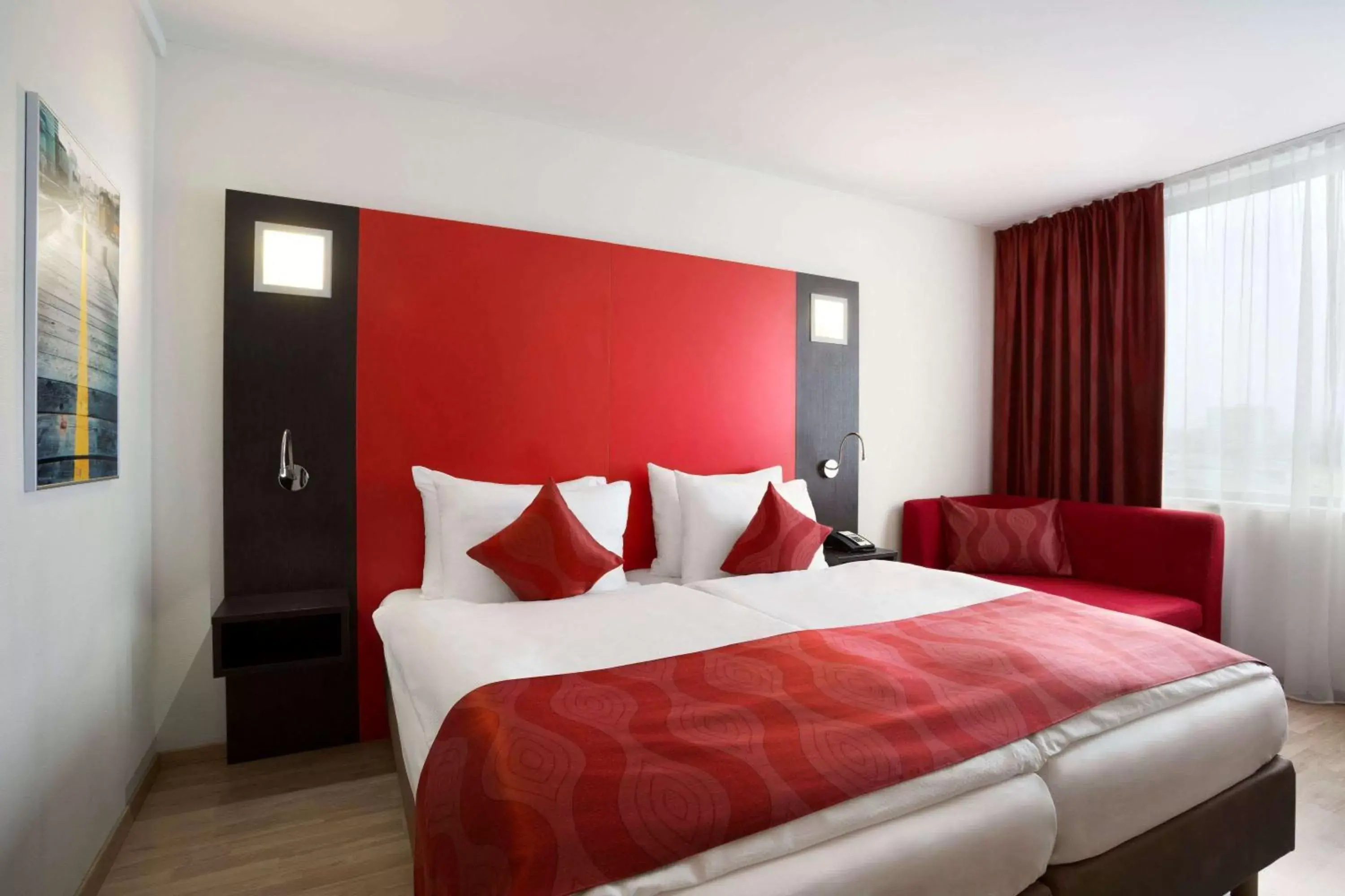 Photo of the whole room, Bed in Ramada Encore by Wyndham Geneva