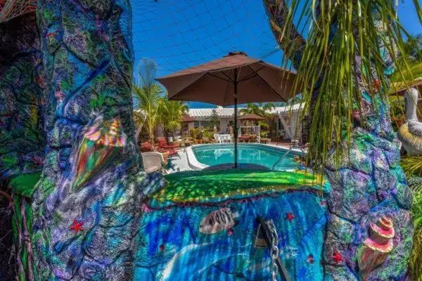 Swimming Pool in Green Seas Motel