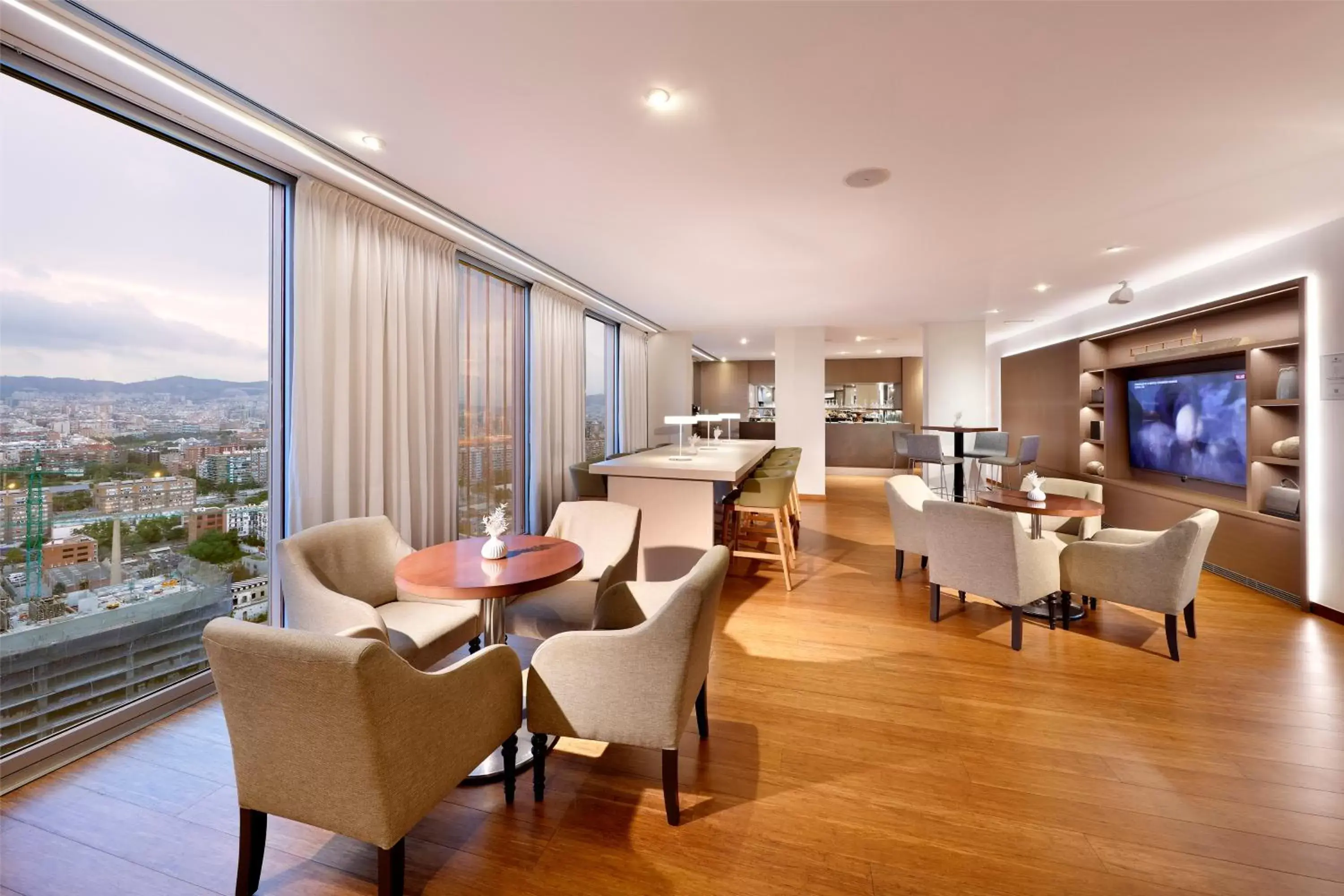 Communal lounge/ TV room, Restaurant/Places to Eat in The Level at Melia Barcelona Sky