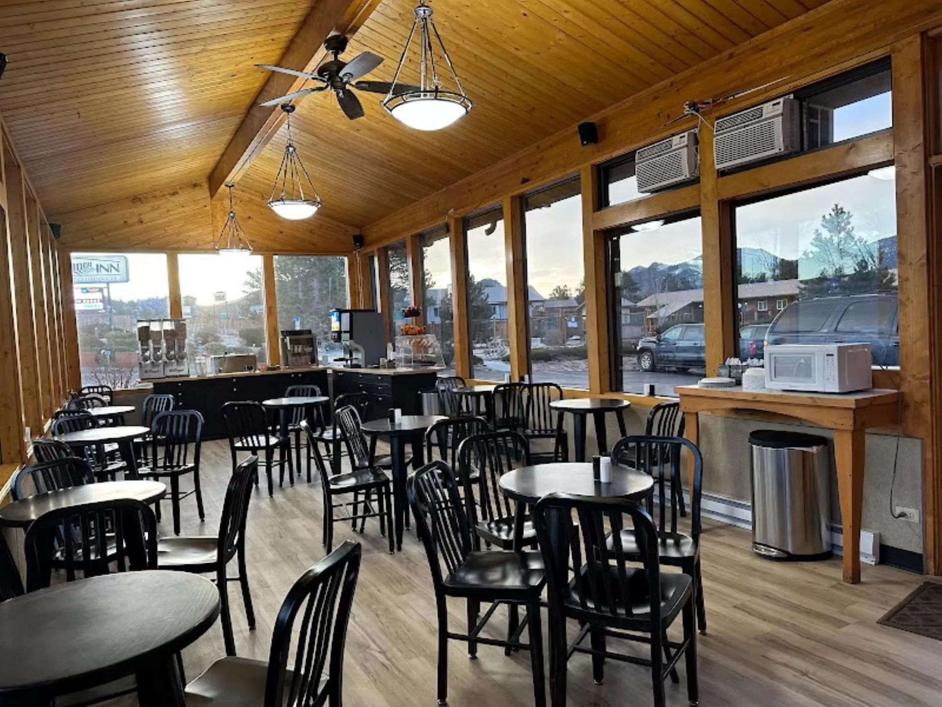 Breakfast in Blue Door Inn