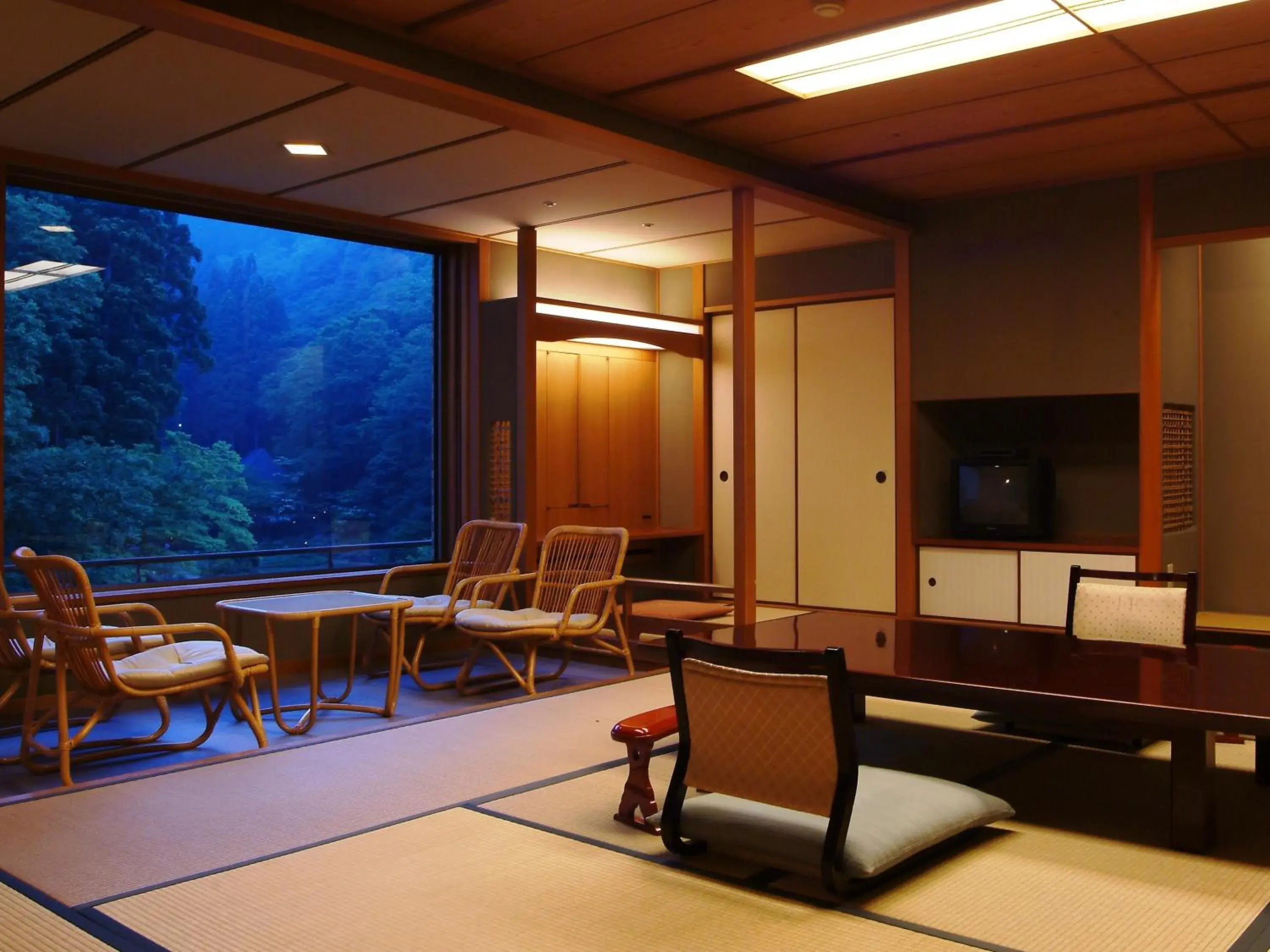Photo of the whole room, Seating Area in Kinosaki Onsen Nishimuraya Hotel Shogetsutei