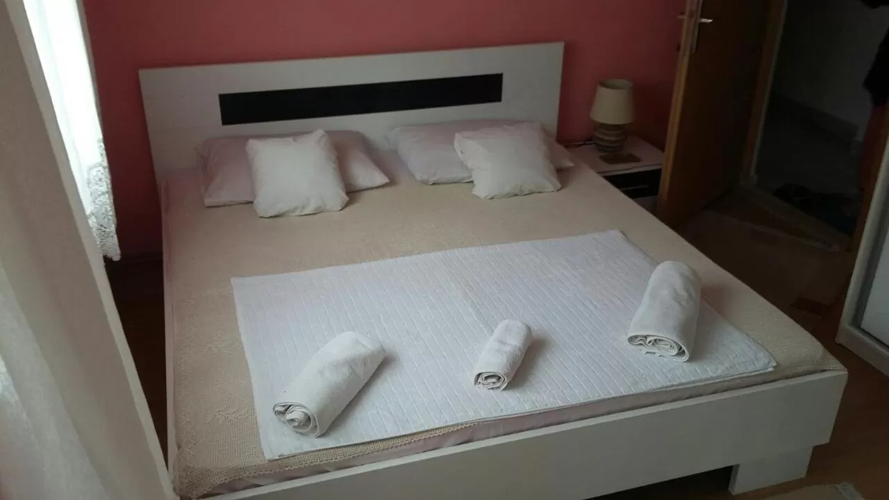 Double Room with Balcony (2 Adults + 1 Child) in Biba