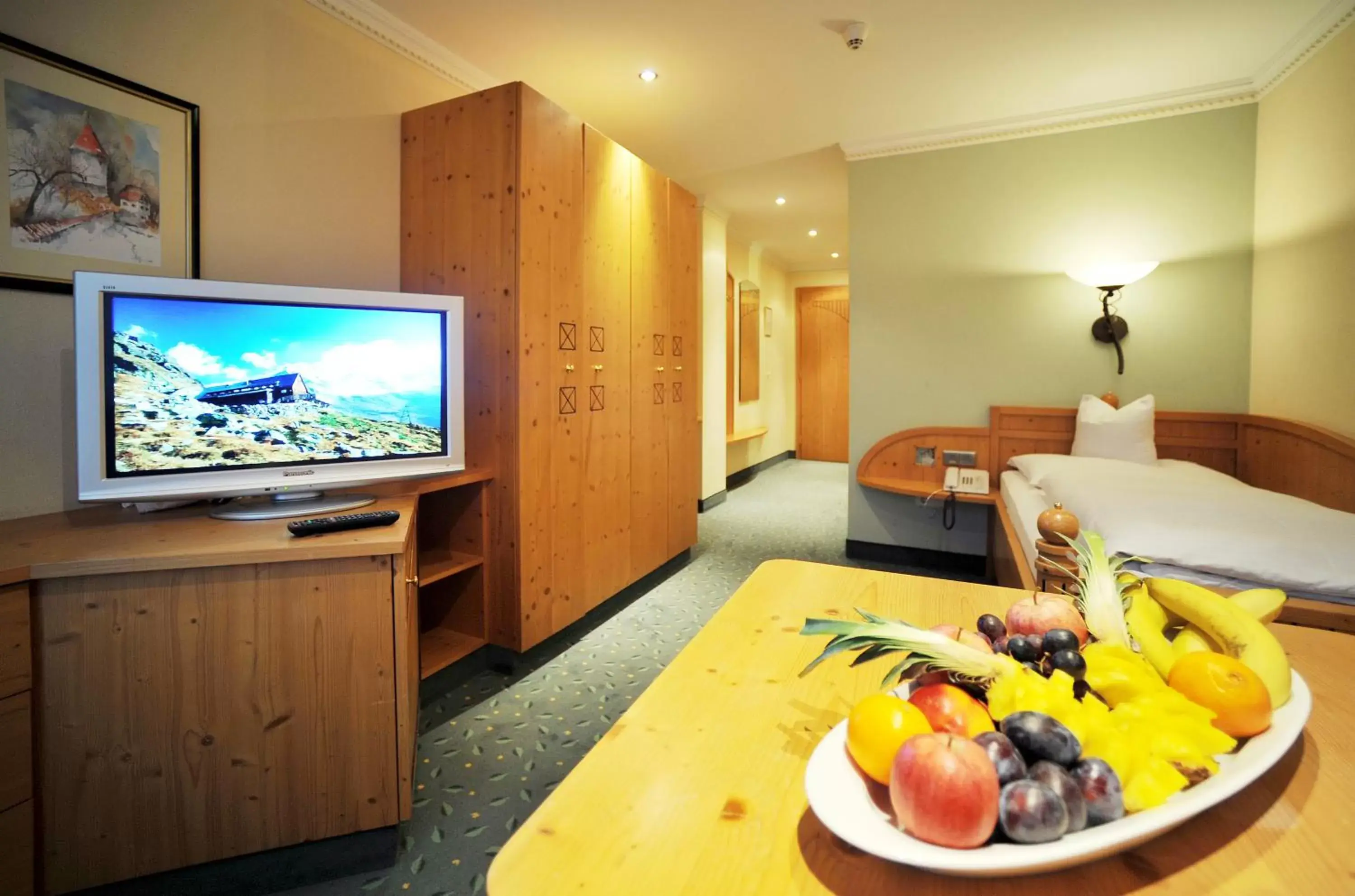 TV and multimedia, TV/Entertainment Center in Thermal-Badhotel Kirchler