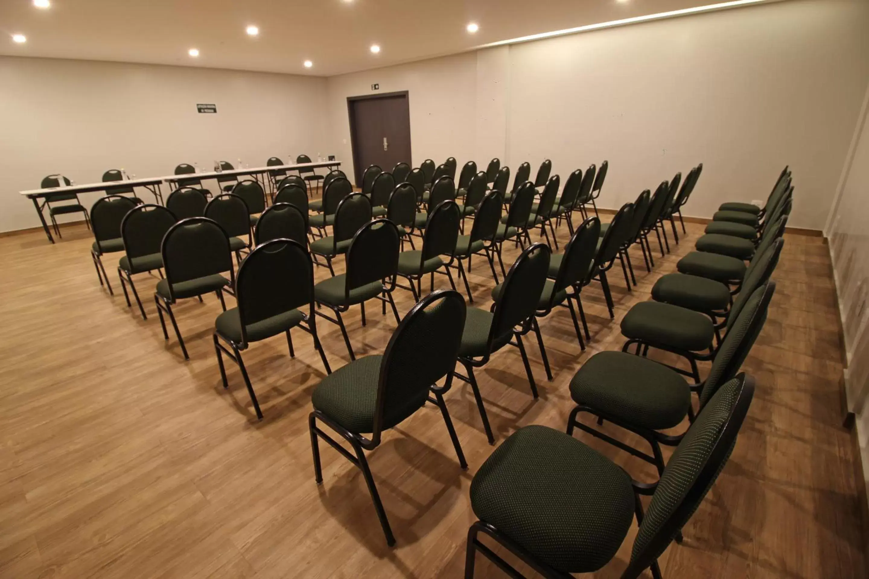 Meeting/conference room in Impar Suites Barao de Cocais