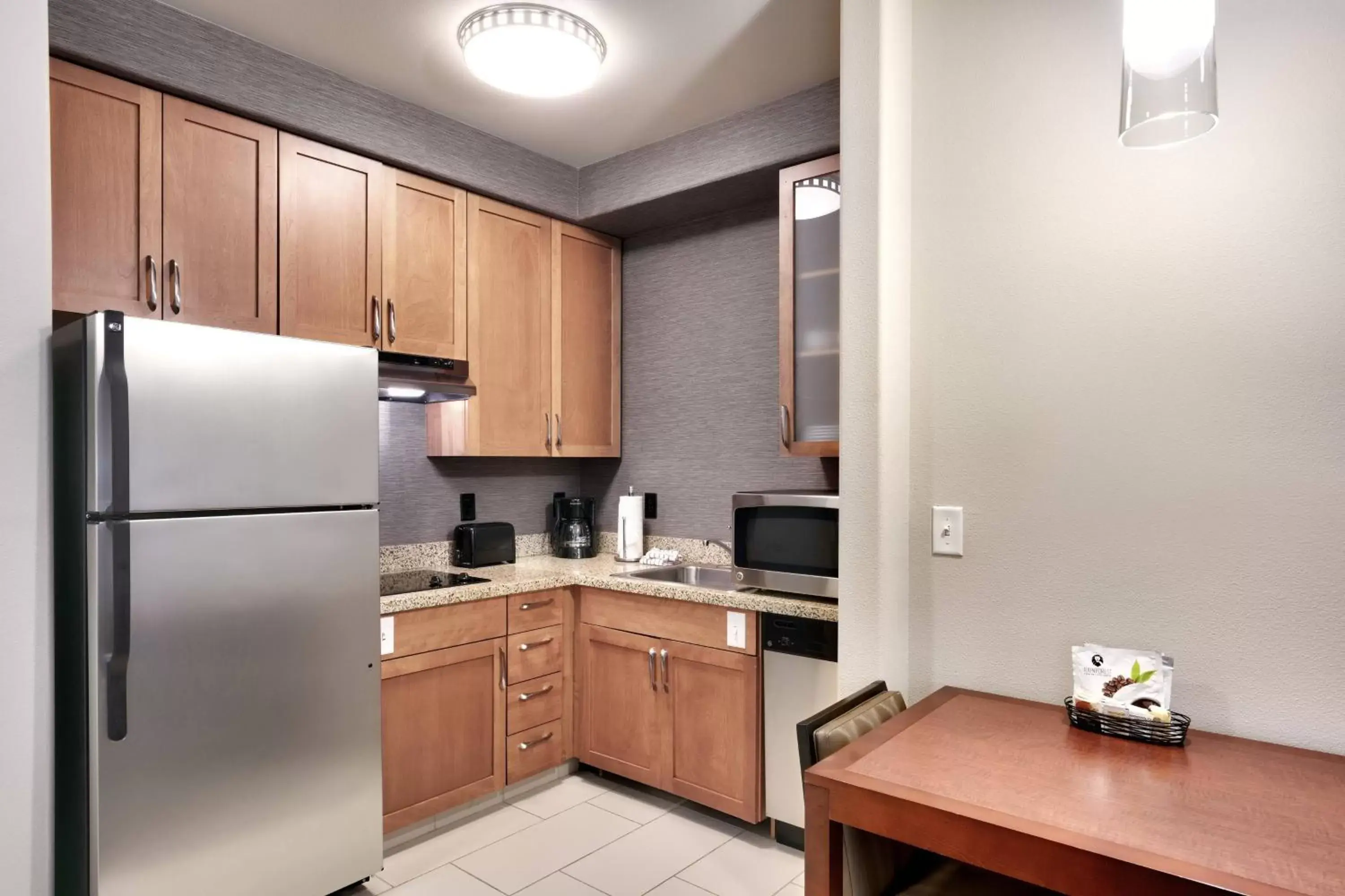 Bedroom, Kitchen/Kitchenette in Residence Inn by Marriott Idaho Falls