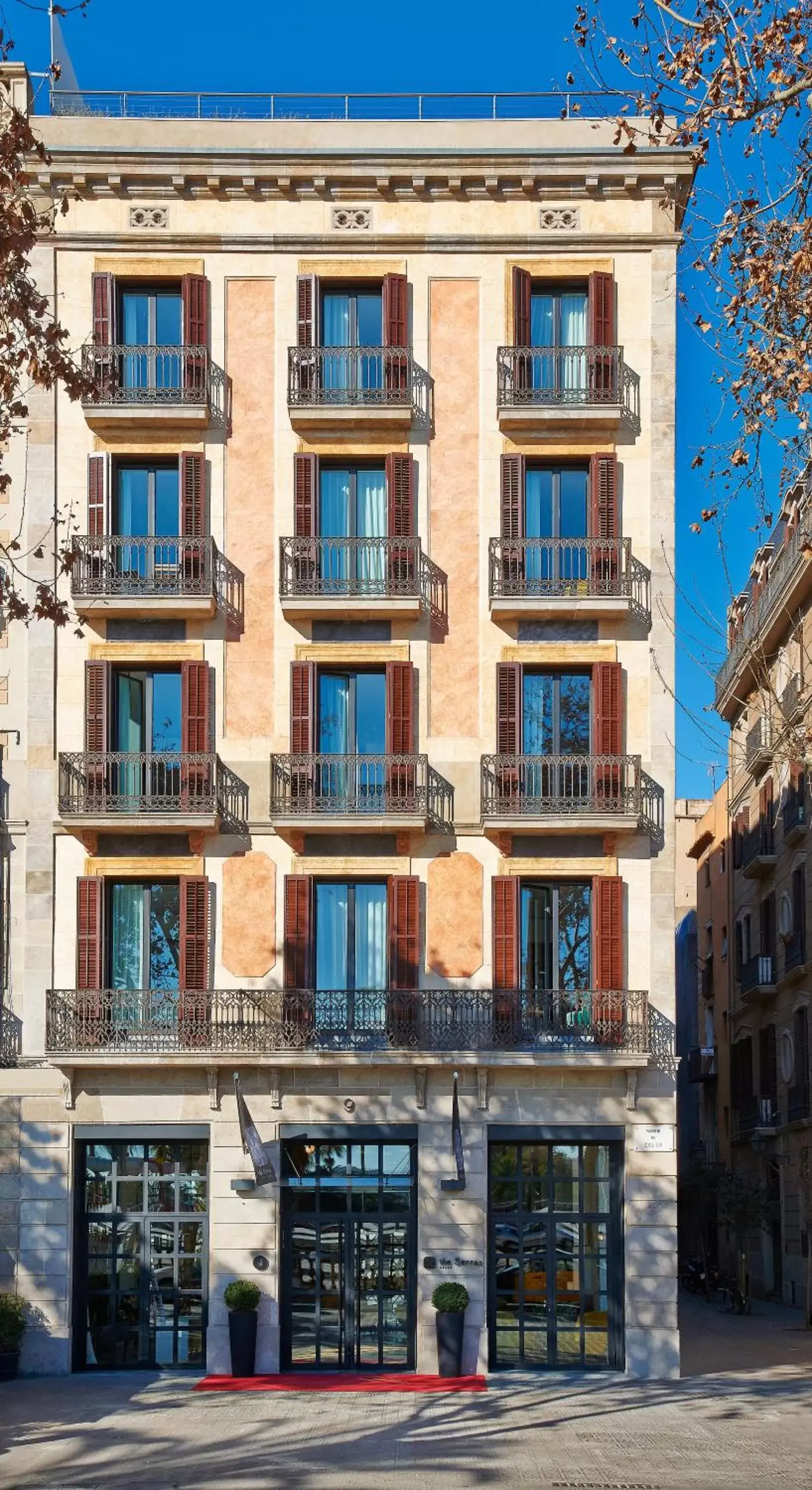 Facade/entrance, Property Building in Serras Barcelona