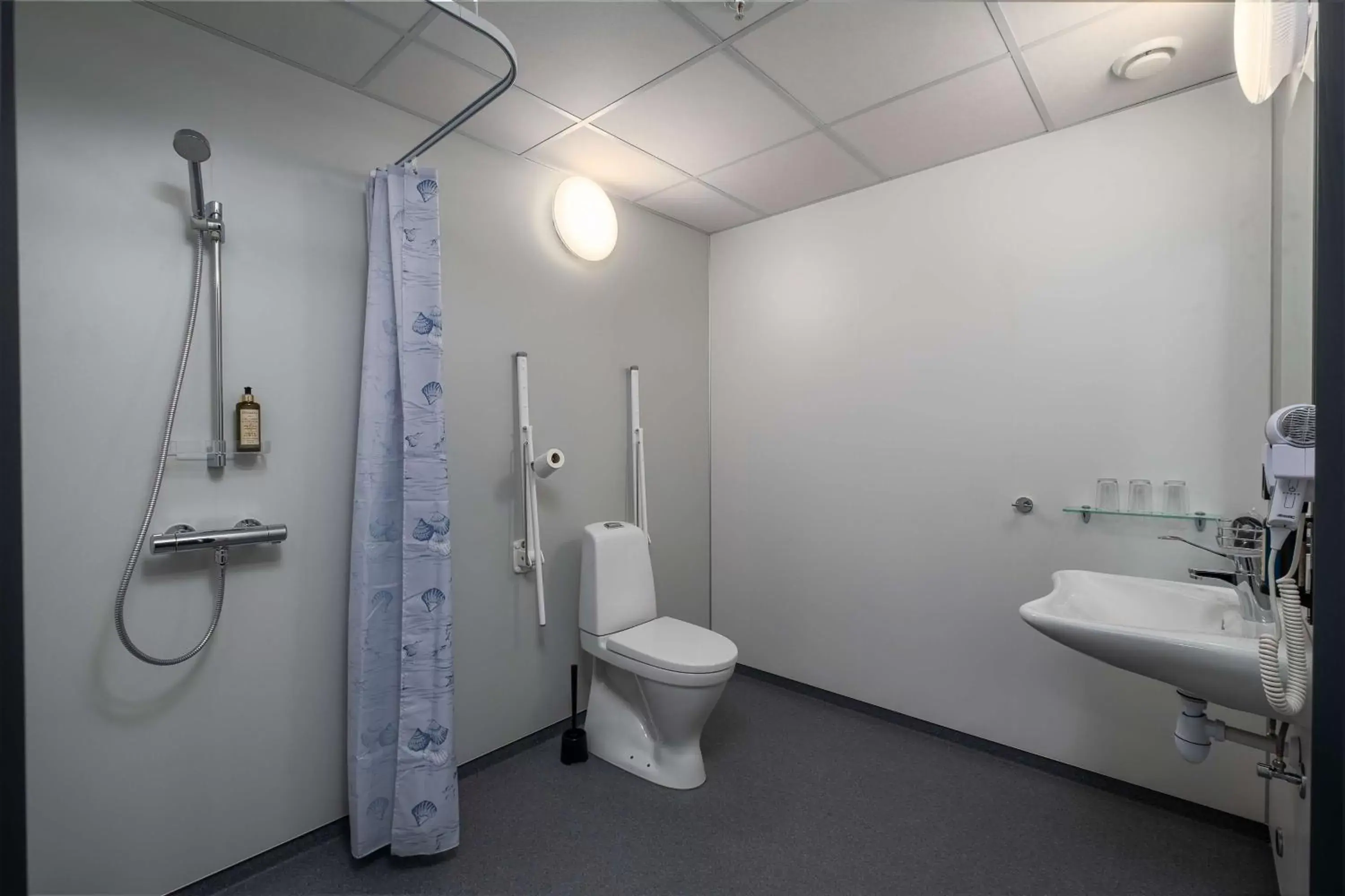 Bathroom in Sure Hotel by Best Western Trondheim Airport