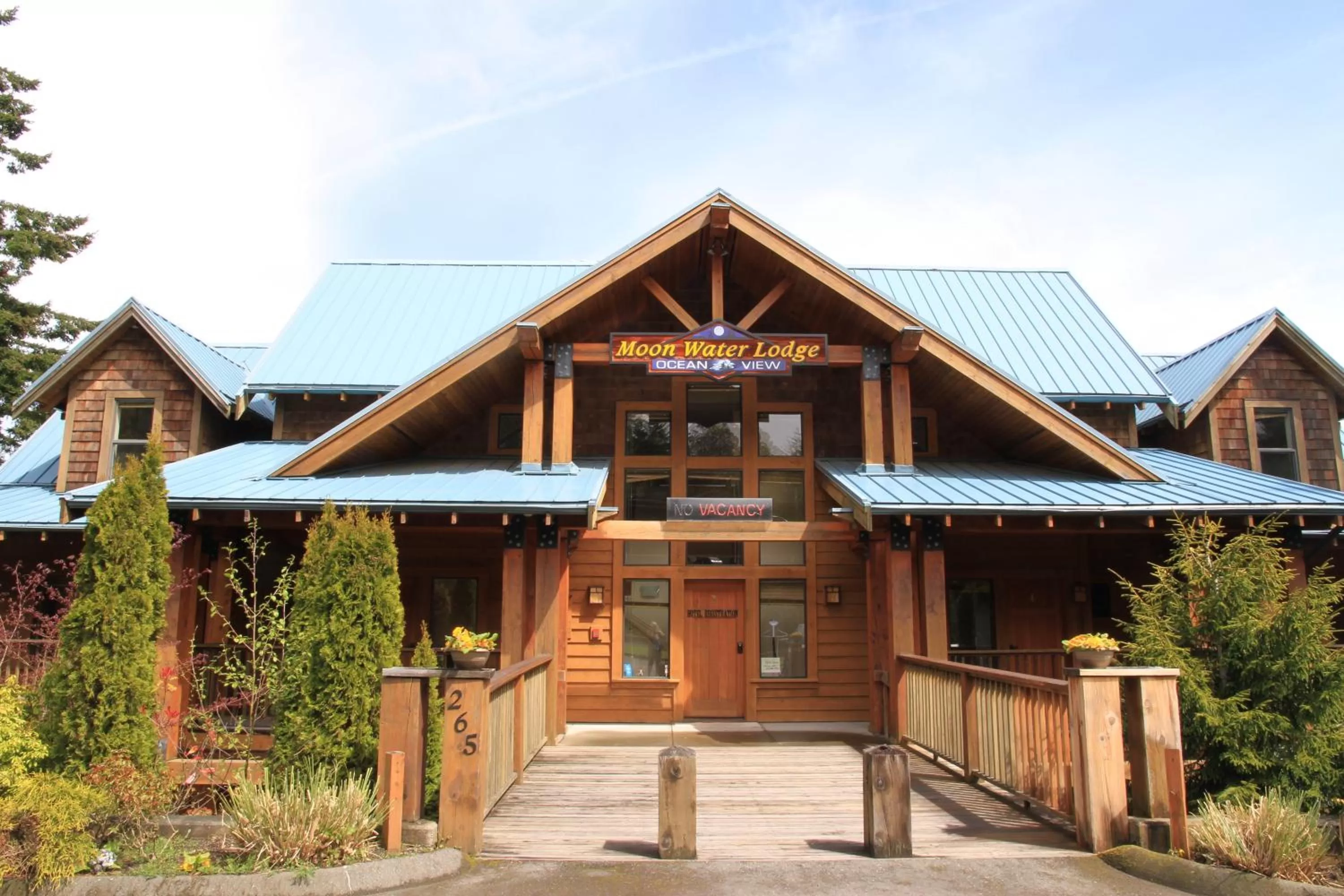 Facade/entrance, Property Building in Moon Water Lodge