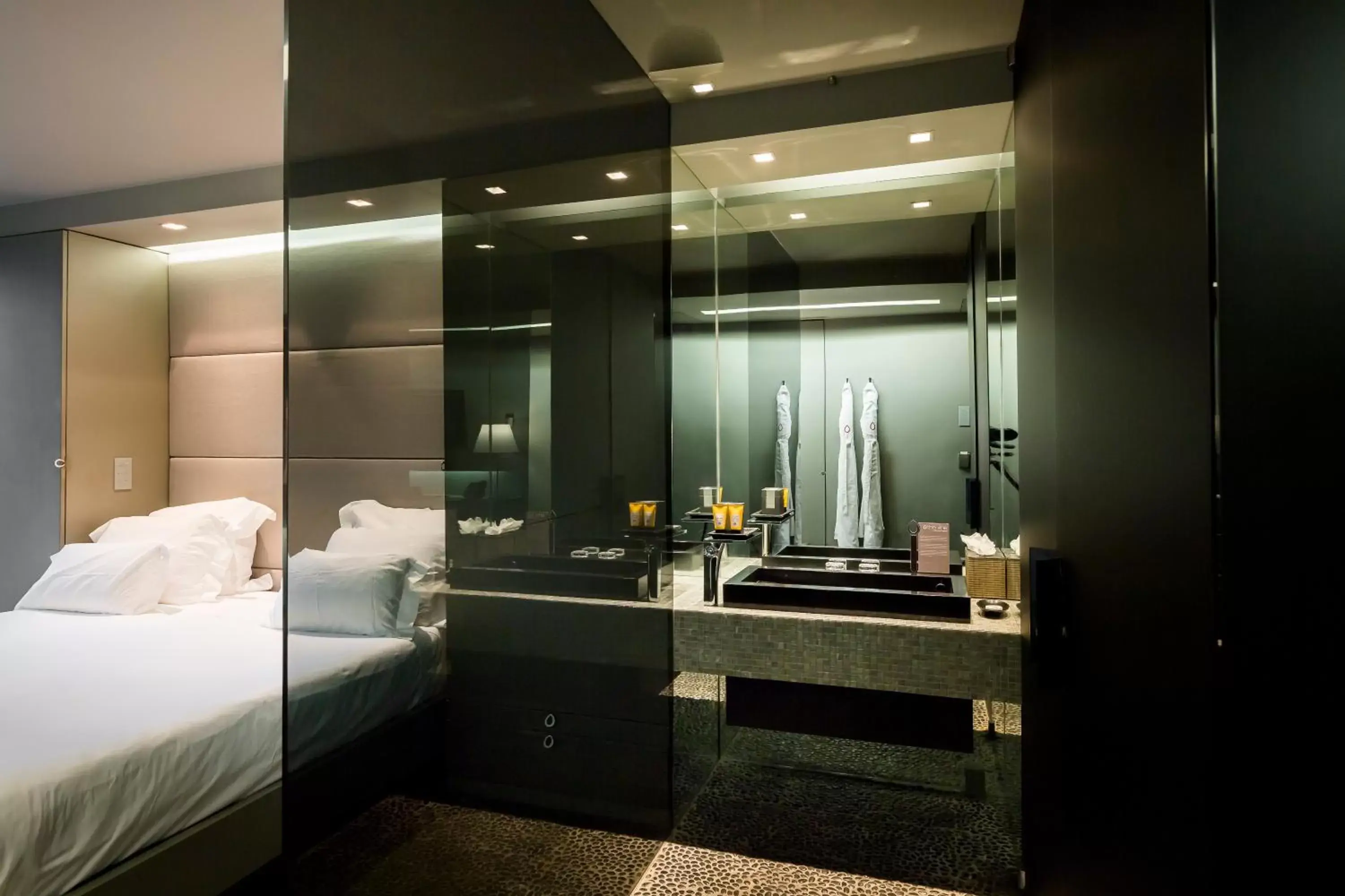 Superior Double Room with Atrium View in The Vine Hotel Superior Double Room with Atrium View in The Vine Hotel