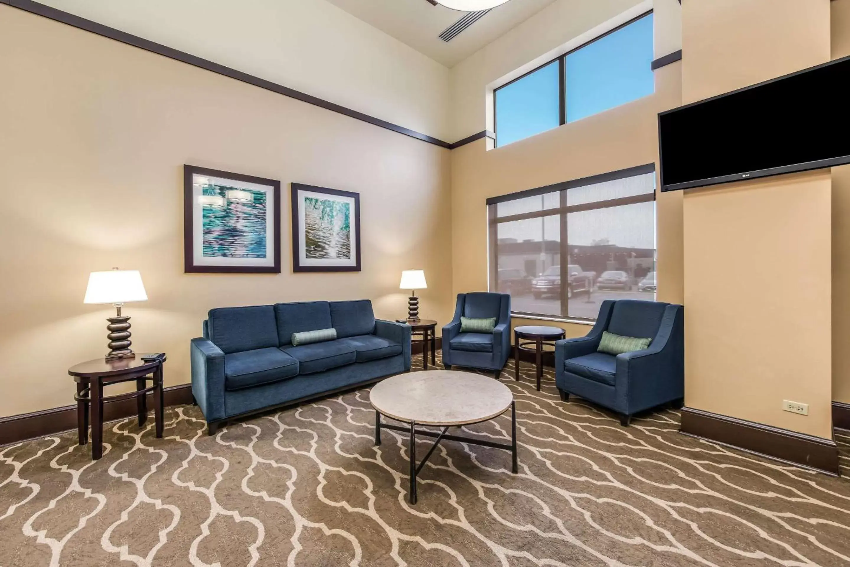 Lobby or reception, Seating Area in Comfort Suites Chicago O'Hare Airport