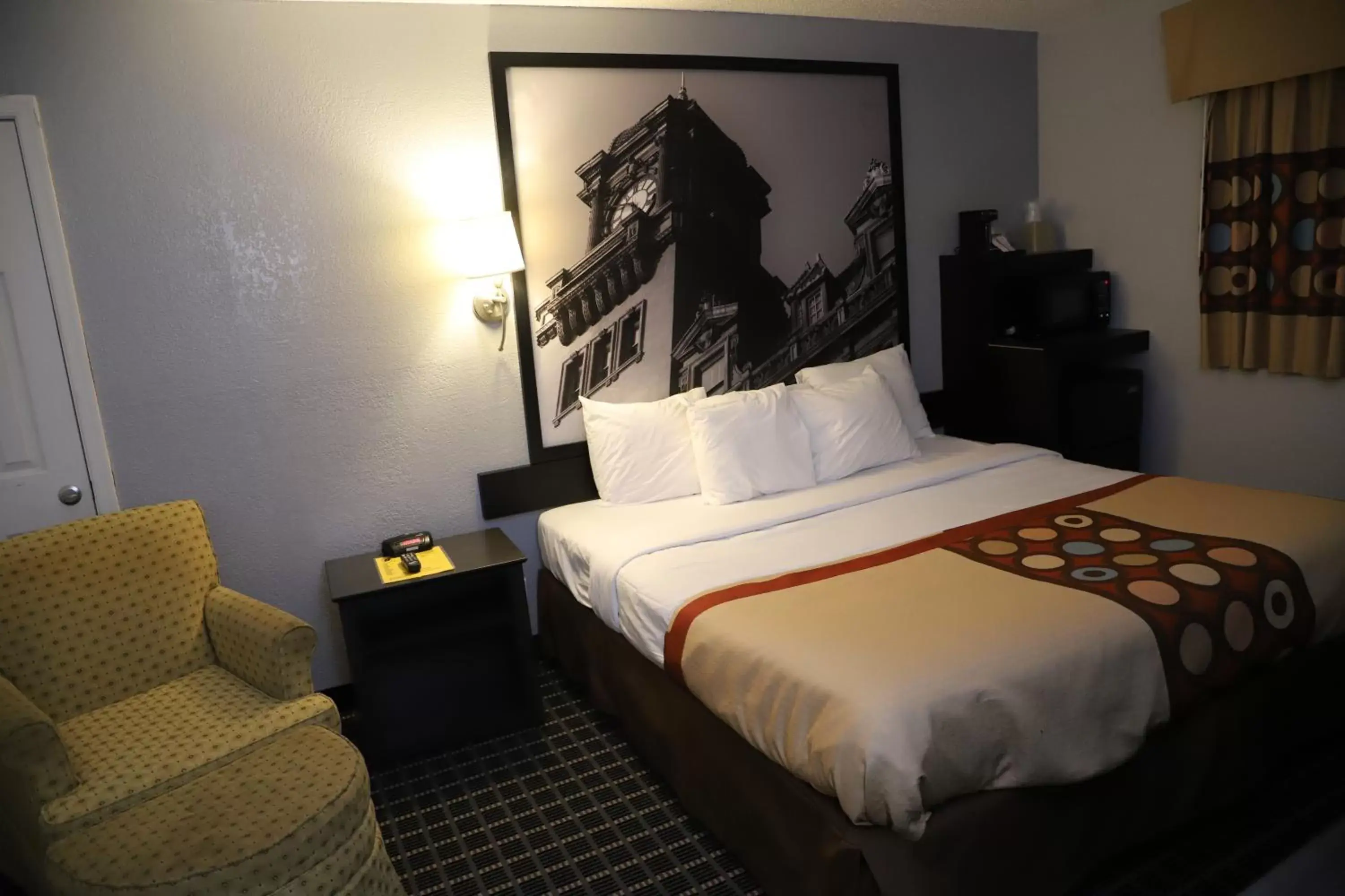 Bed in Super 8 by Wyndham Richmond Airport VA