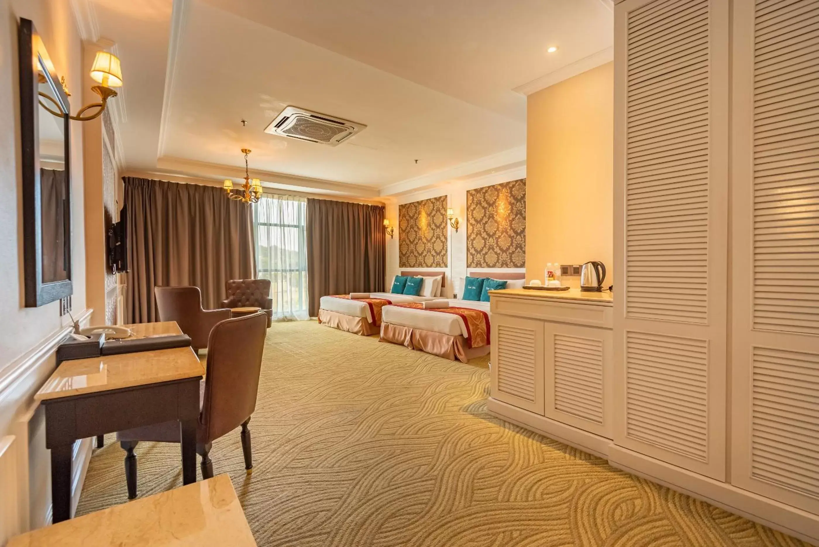 Photo of the whole room, Seating Area in Tasik Villa International Resort