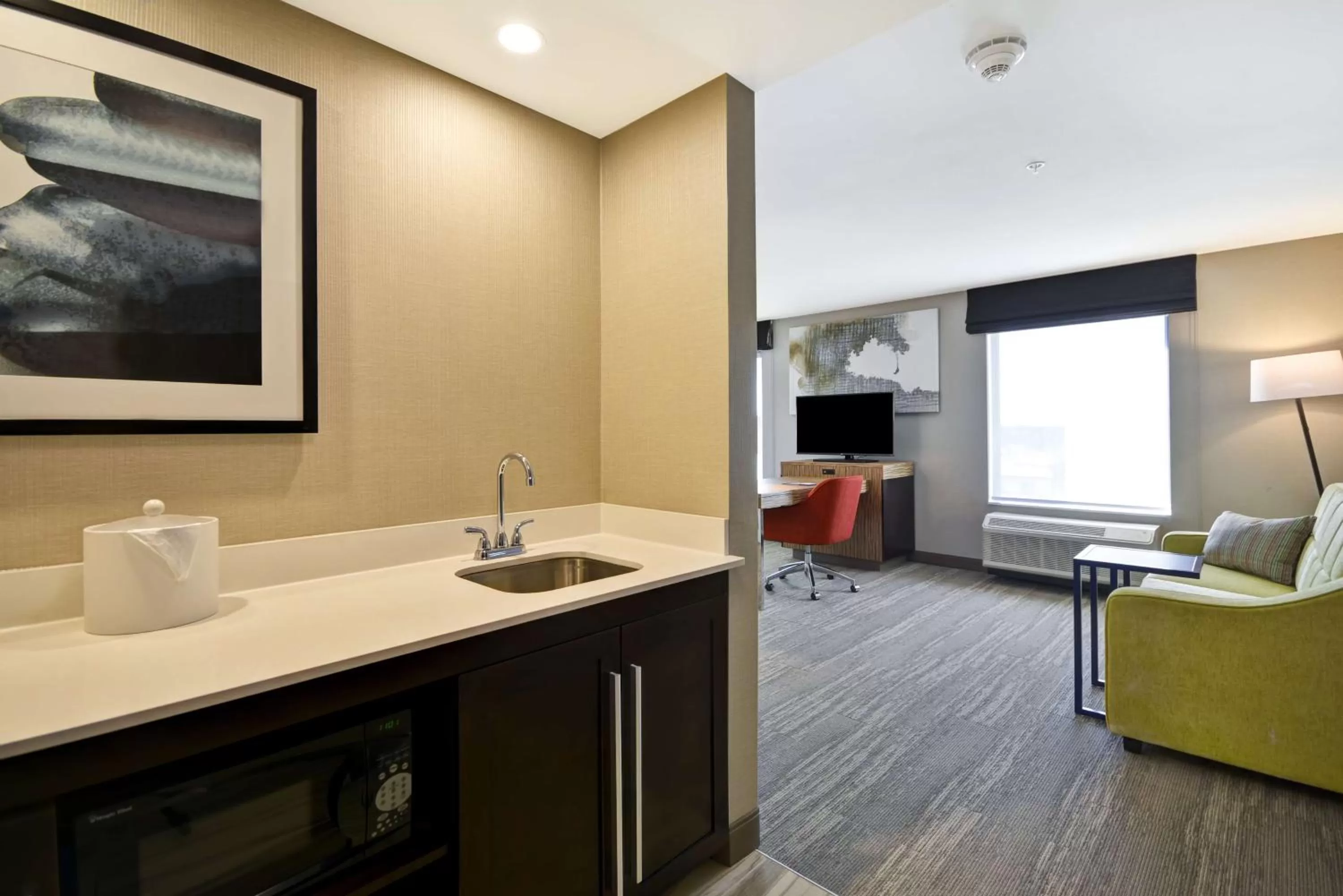 Bedroom in Hampton Inn & Suites Detroit/Warren