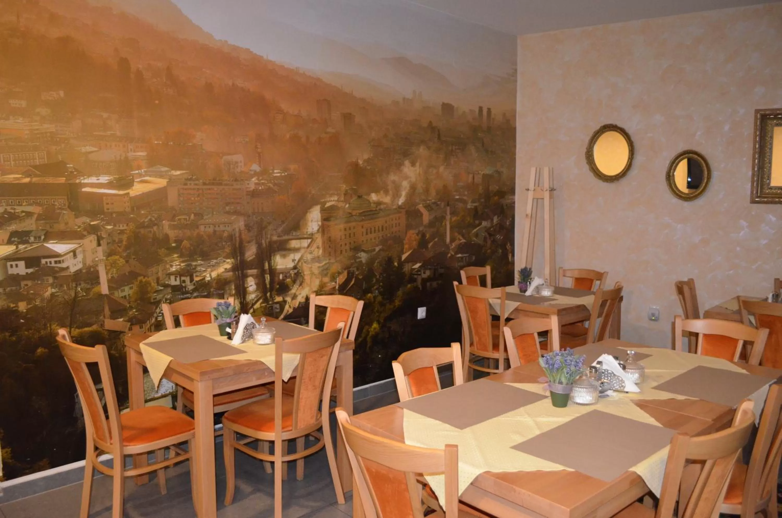 Restaurant/places to eat in Hotel Berr