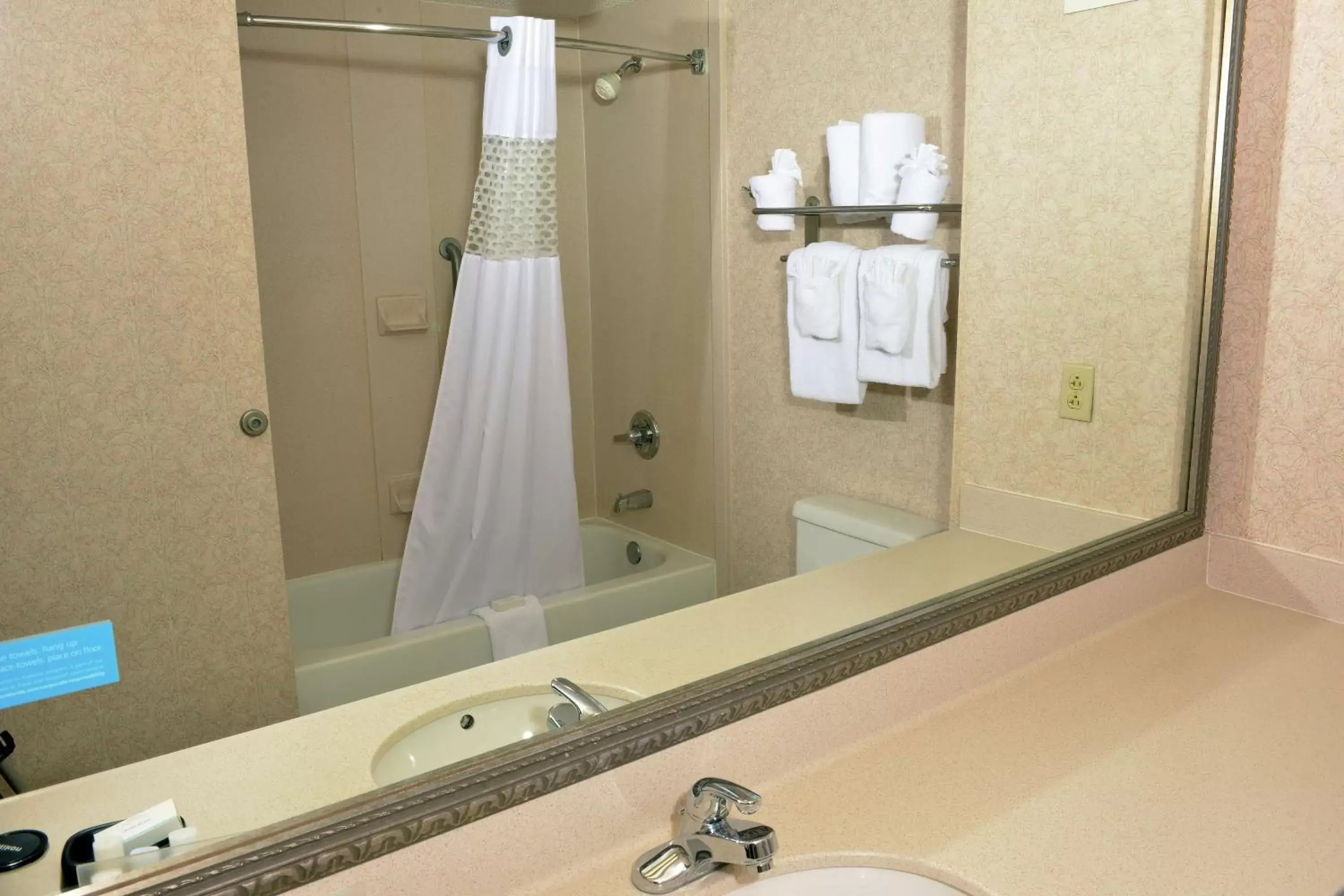 Bathroom in Hampton Inn & Suites Springfield