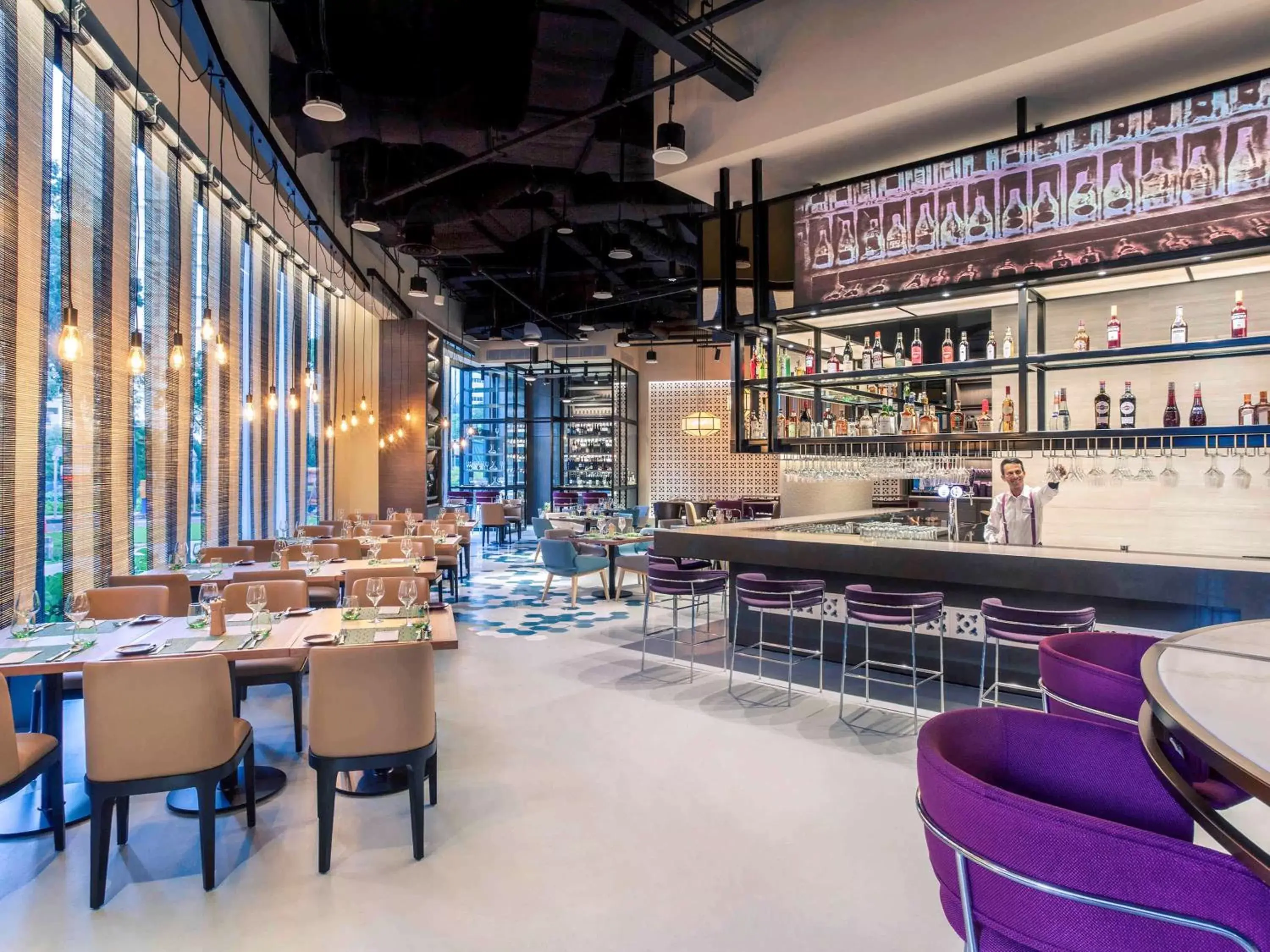 Lounge or bar, Restaurant/Places to Eat in Mercure Singapore On Stevens