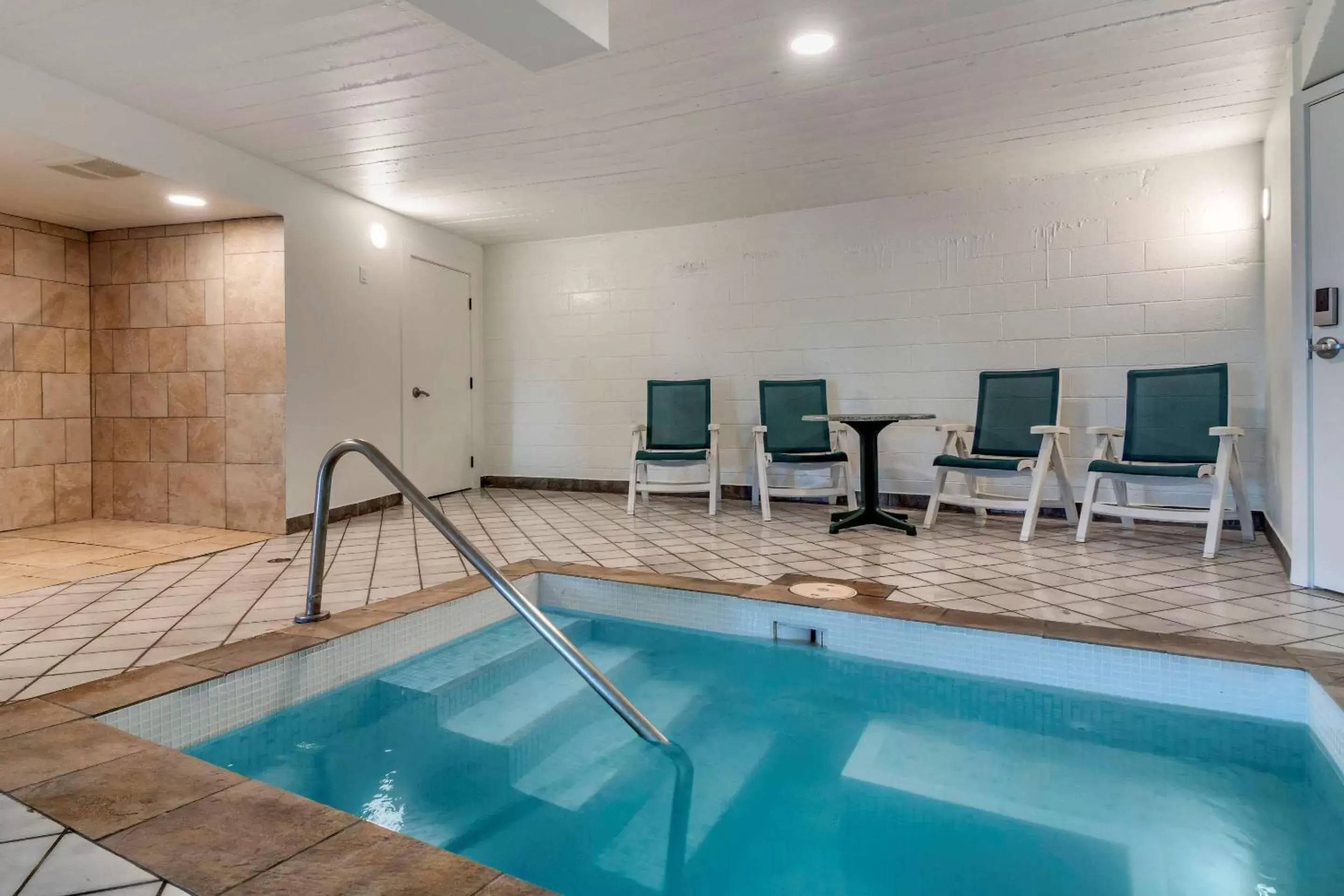 Swimming Pool in Hotel Penticton, Ascend Hotel Collection