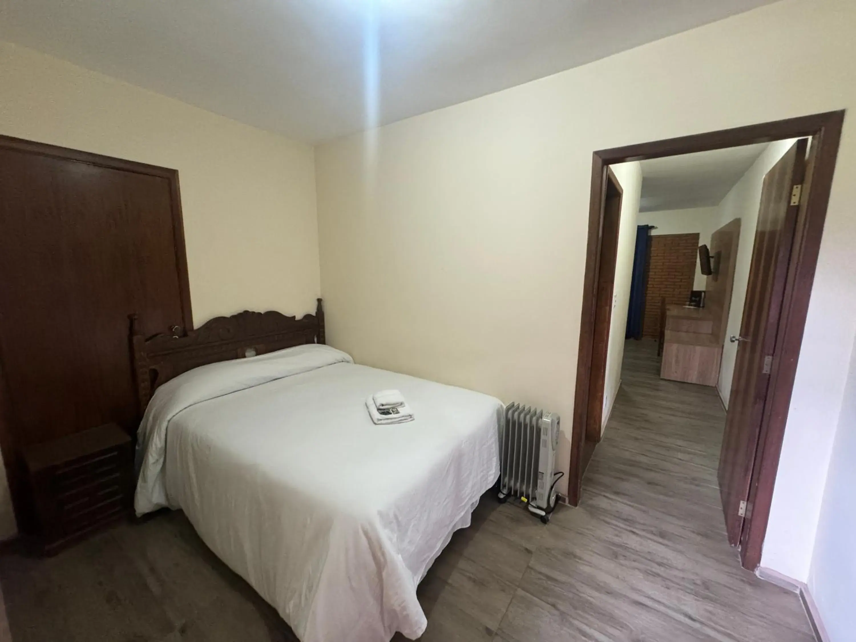 Bedroom, Bed in Hotel Garnier