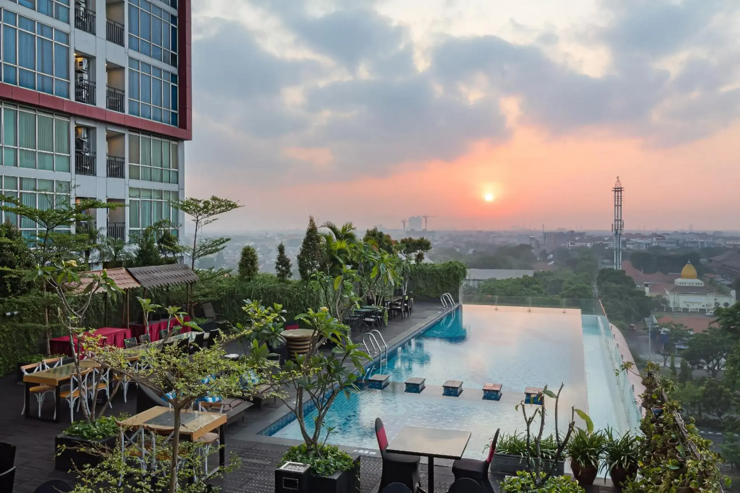 Swimming Pool in Best Western Papilio Hotel