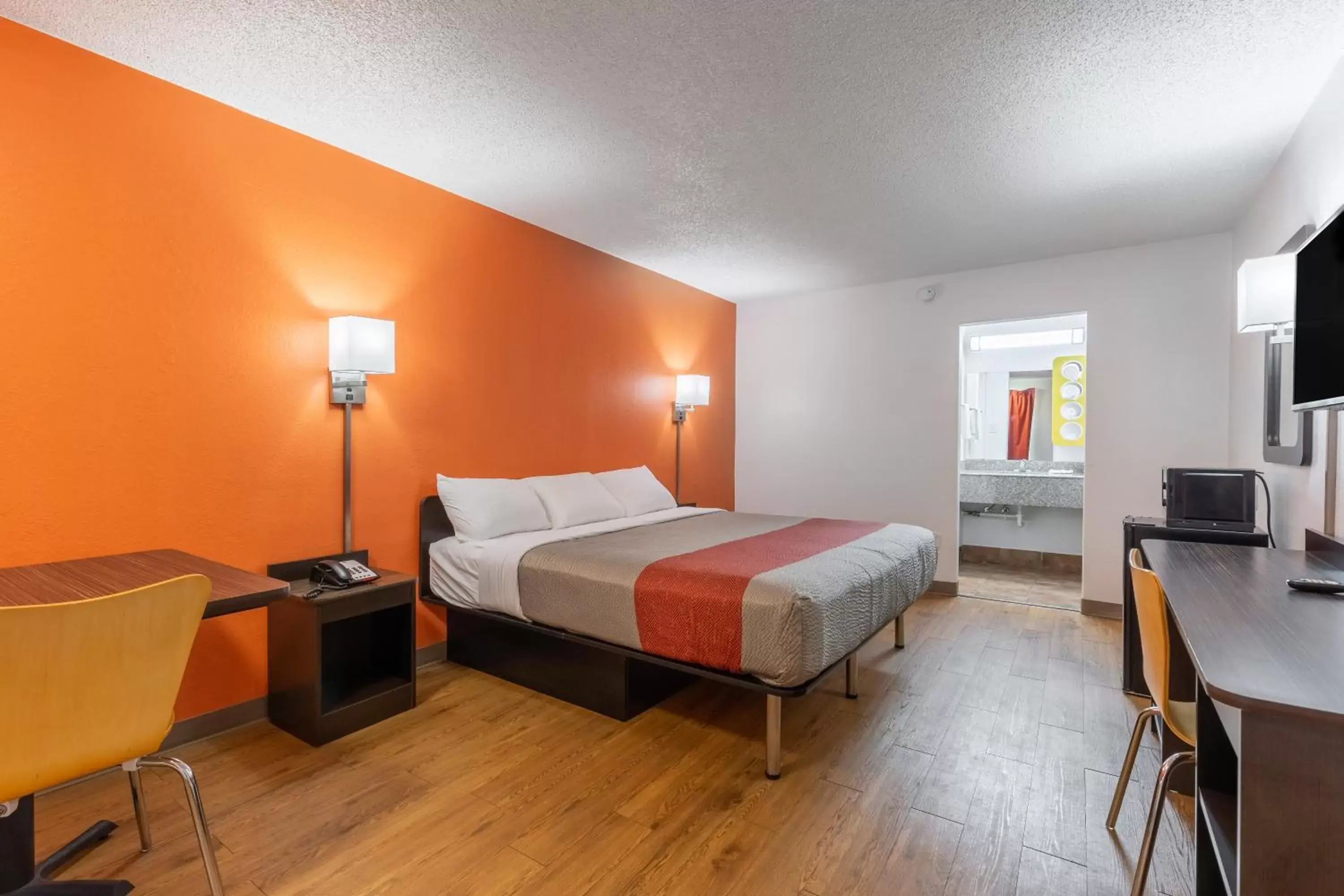 Property building, Bed in Motel 6-Bryan, TX - University Area Property building, Bed in Motel 6-Bryan, TX - University Area