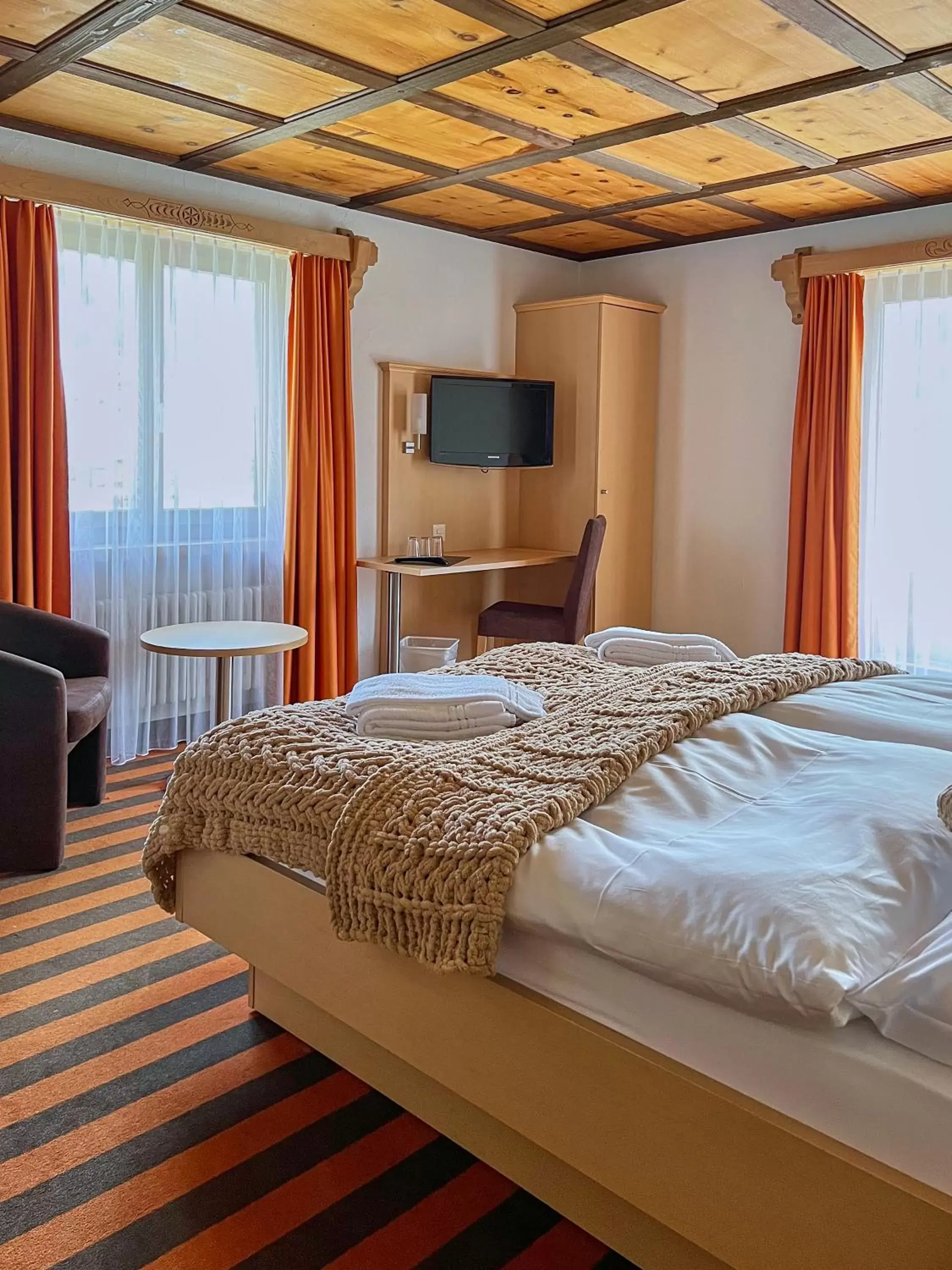 Photo of the whole room, Bed in Madrisa Lodge
