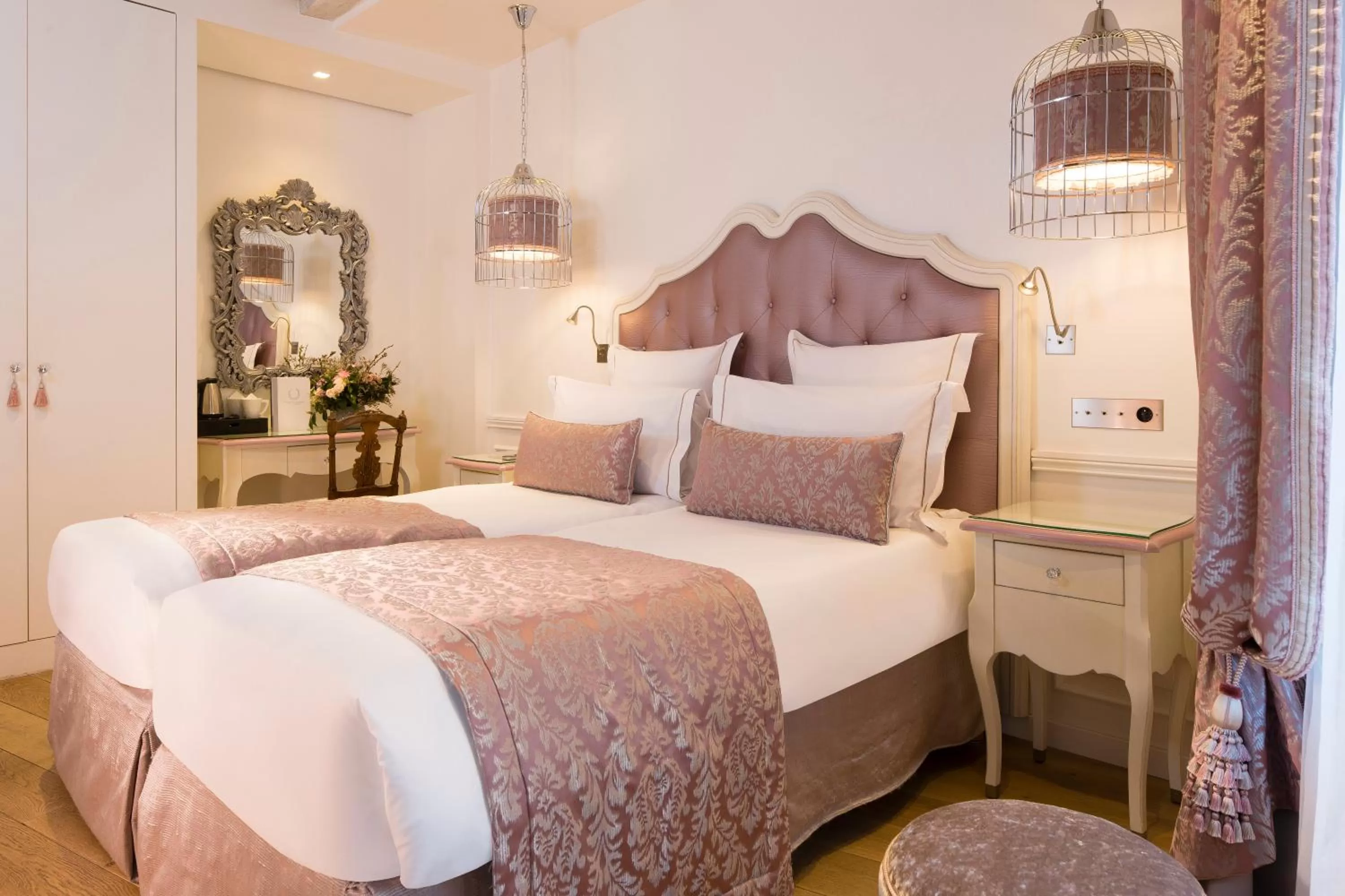 Photo of the whole room, Bed in Académie Hôtel Saint Germain