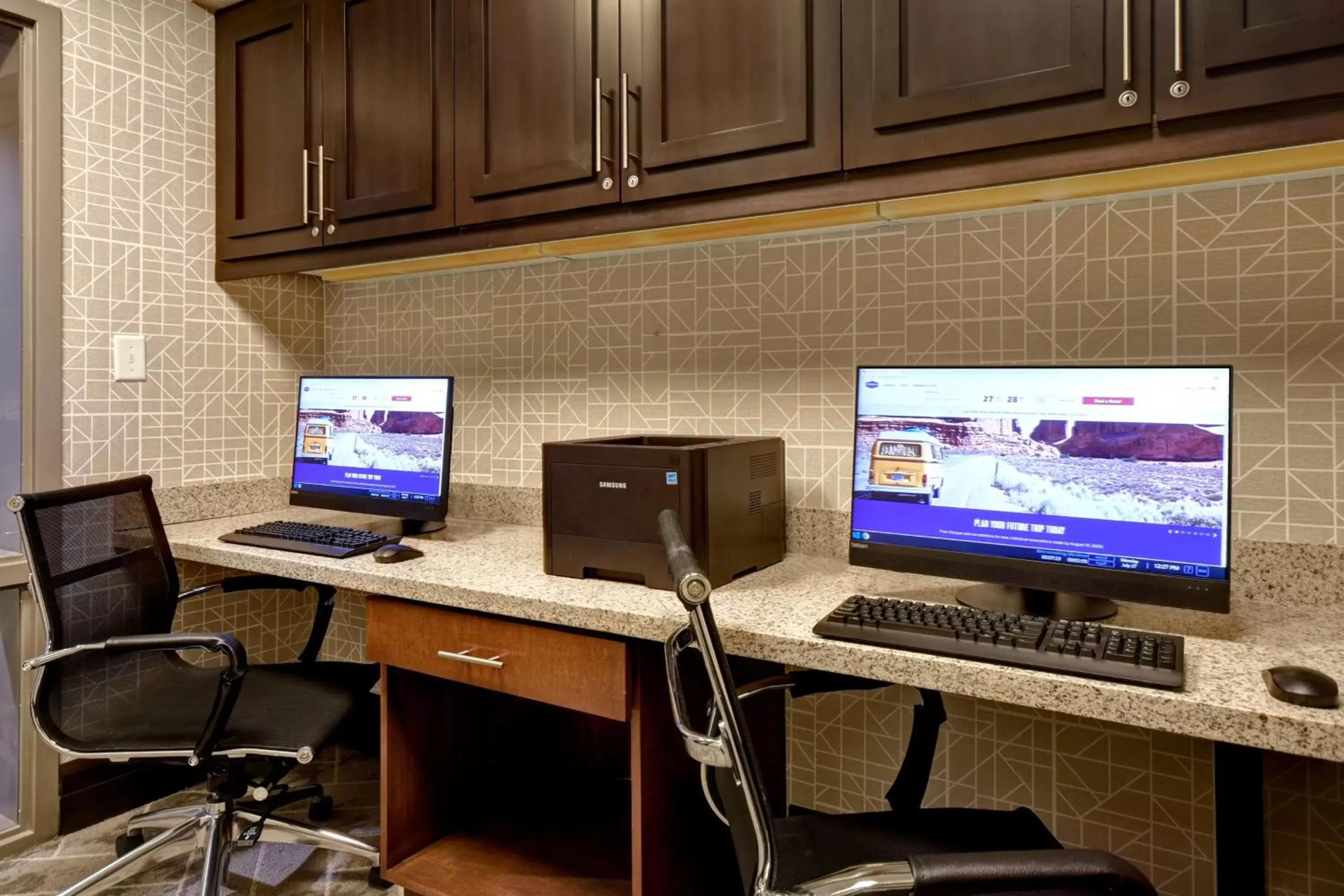 Business facilities, TV/Entertainment Center in Hampton Inn & Suites - Columbia South, MD