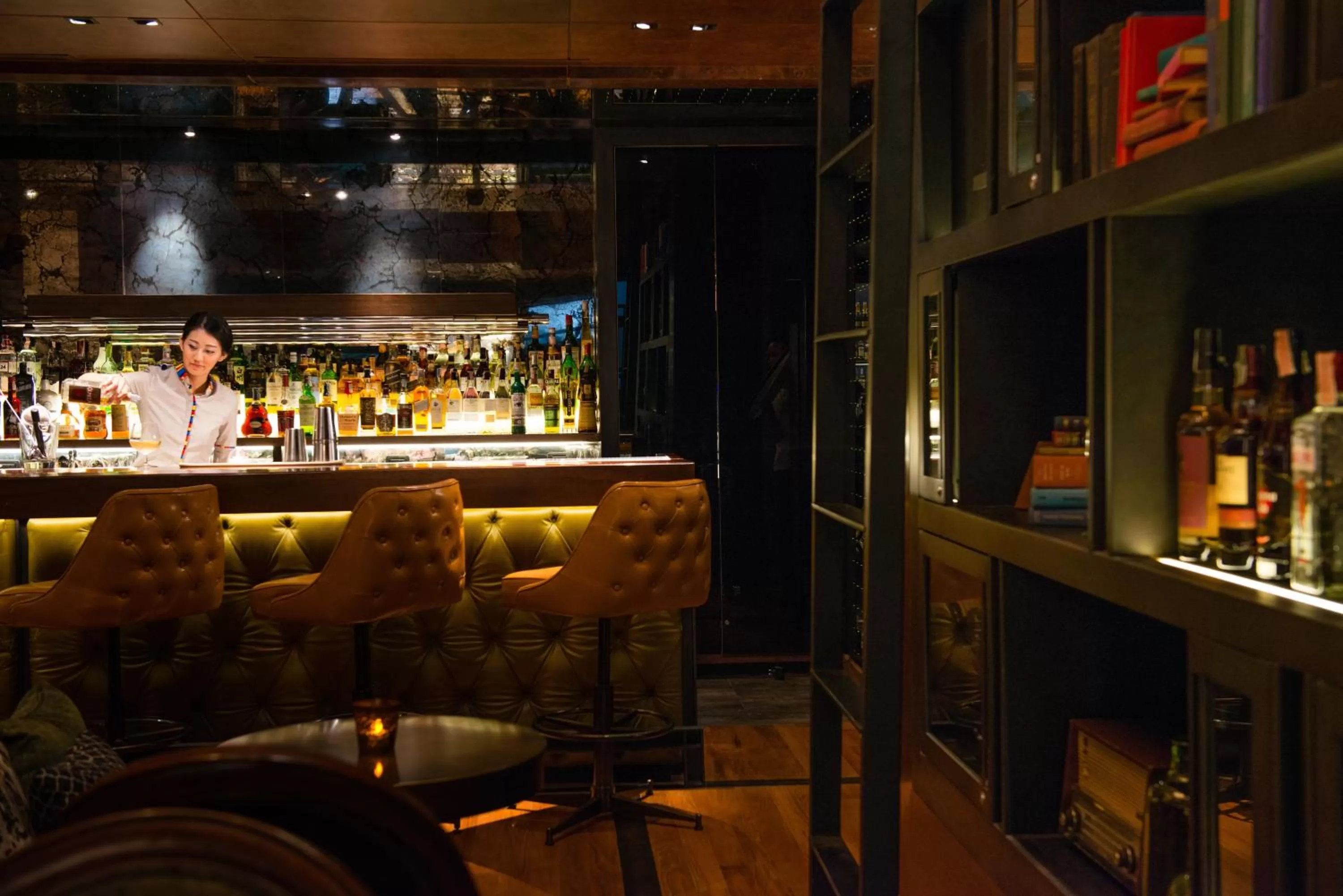 Lounge or bar in Hotel Indigo Bangkok Wireless Road by IHG