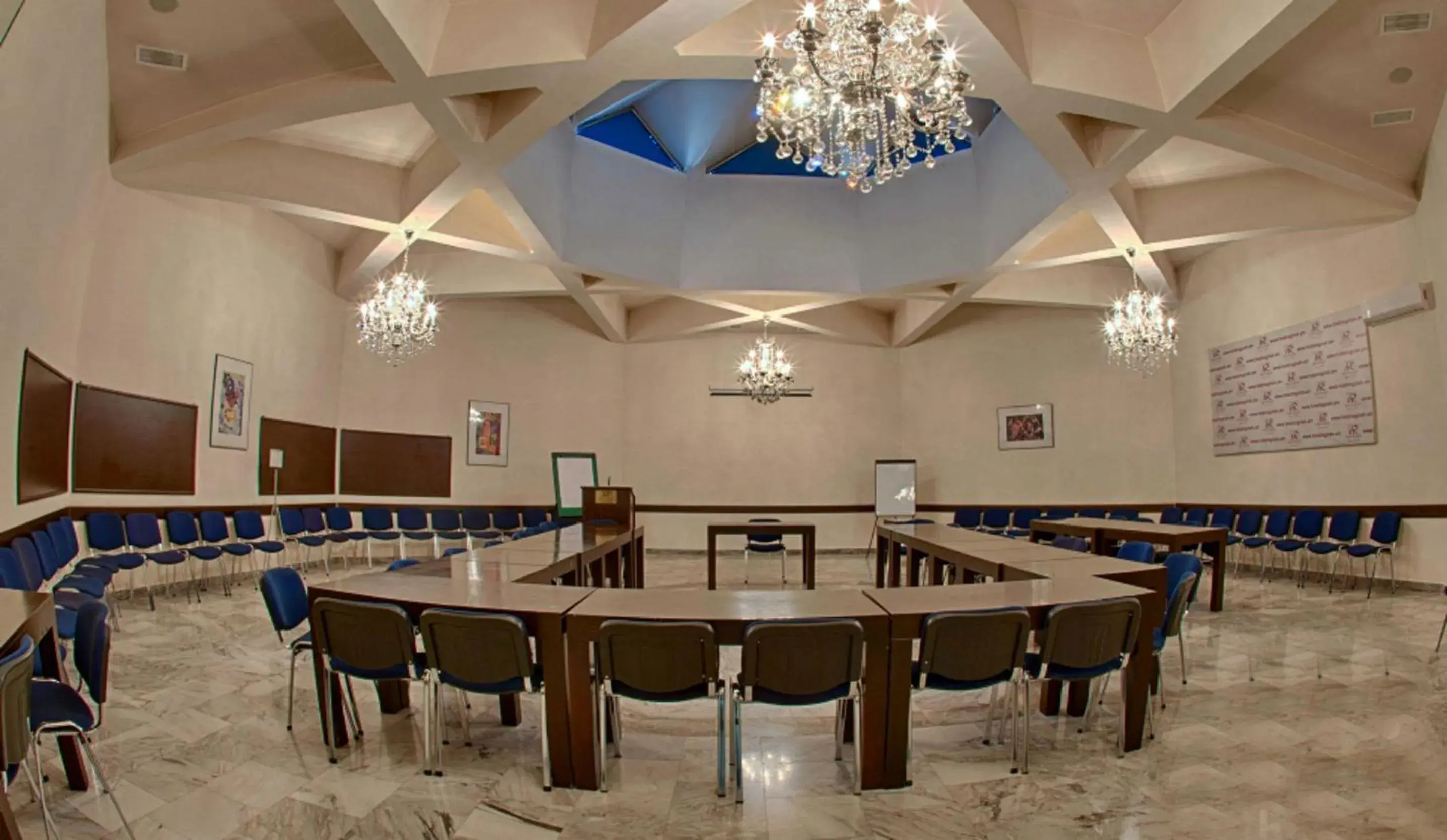 Meeting/conference room in Regineh Hotel