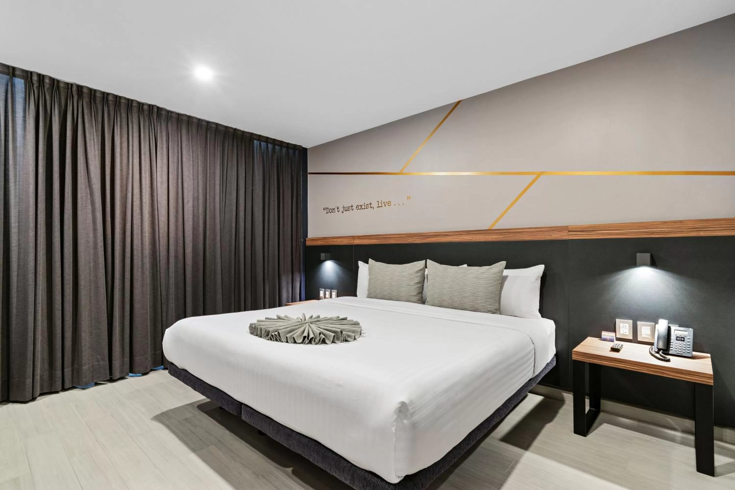 Bedroom, Bed in Bedford Hotel