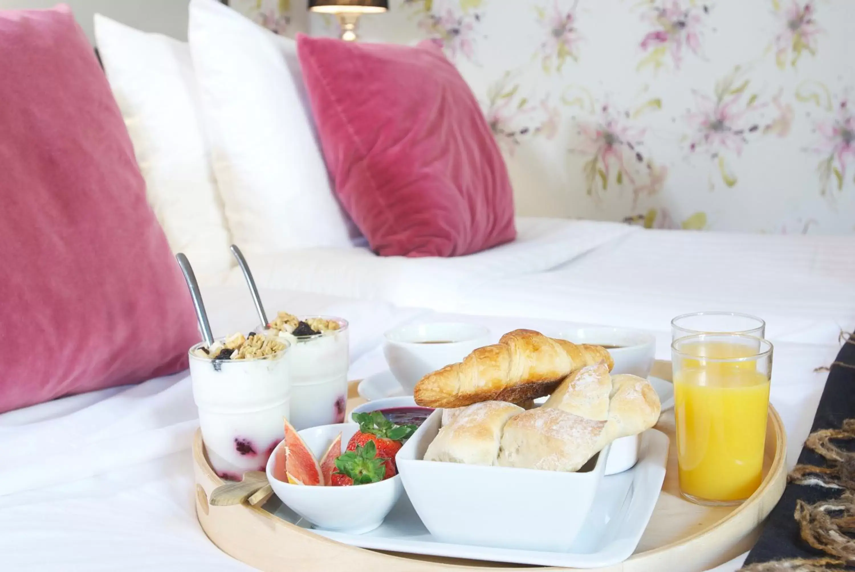 Breakfast, Bed in Best Western Plus Hotel Noble House