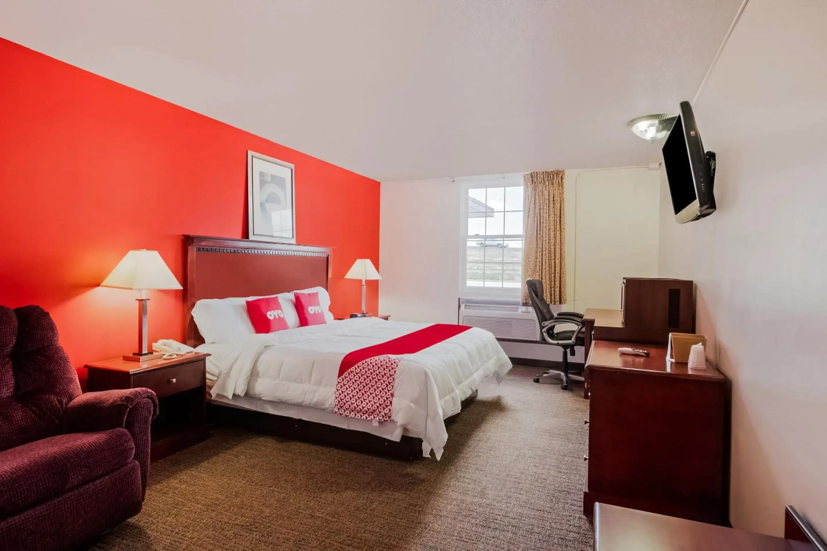 Bedroom in OYO Hotel Morton East Peoria I-74