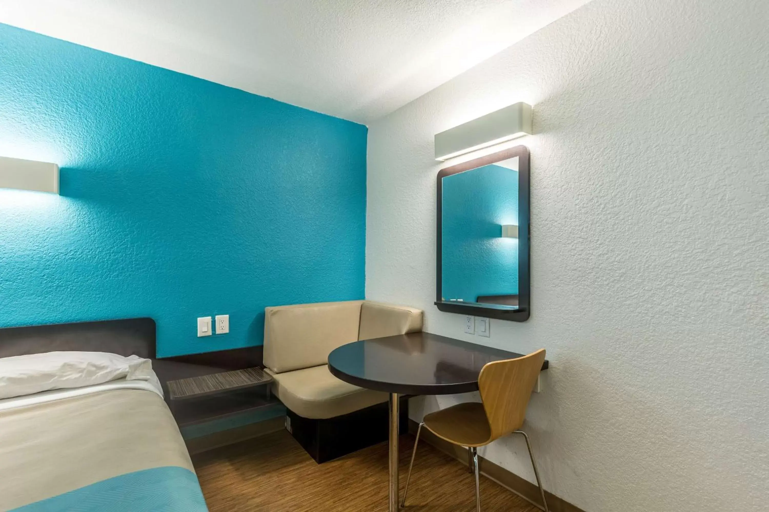 Bedroom, TV/Entertainment Center in Motel 6 Port Lavaca, TX