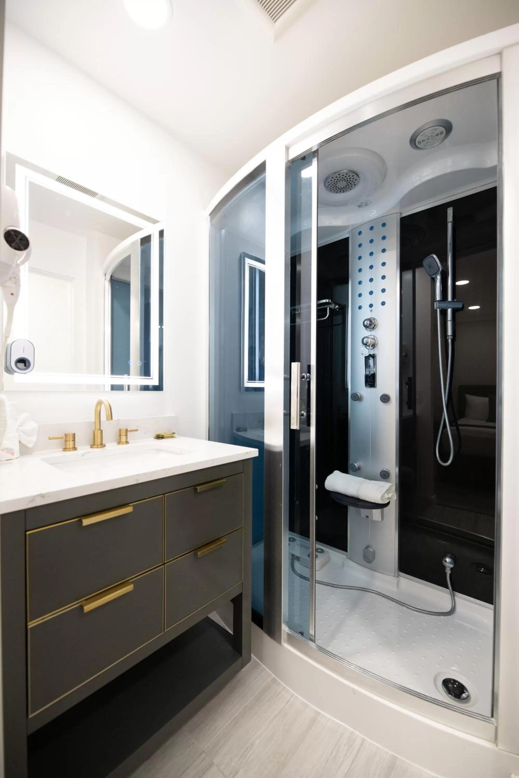 Bathroom in Omeo Suites