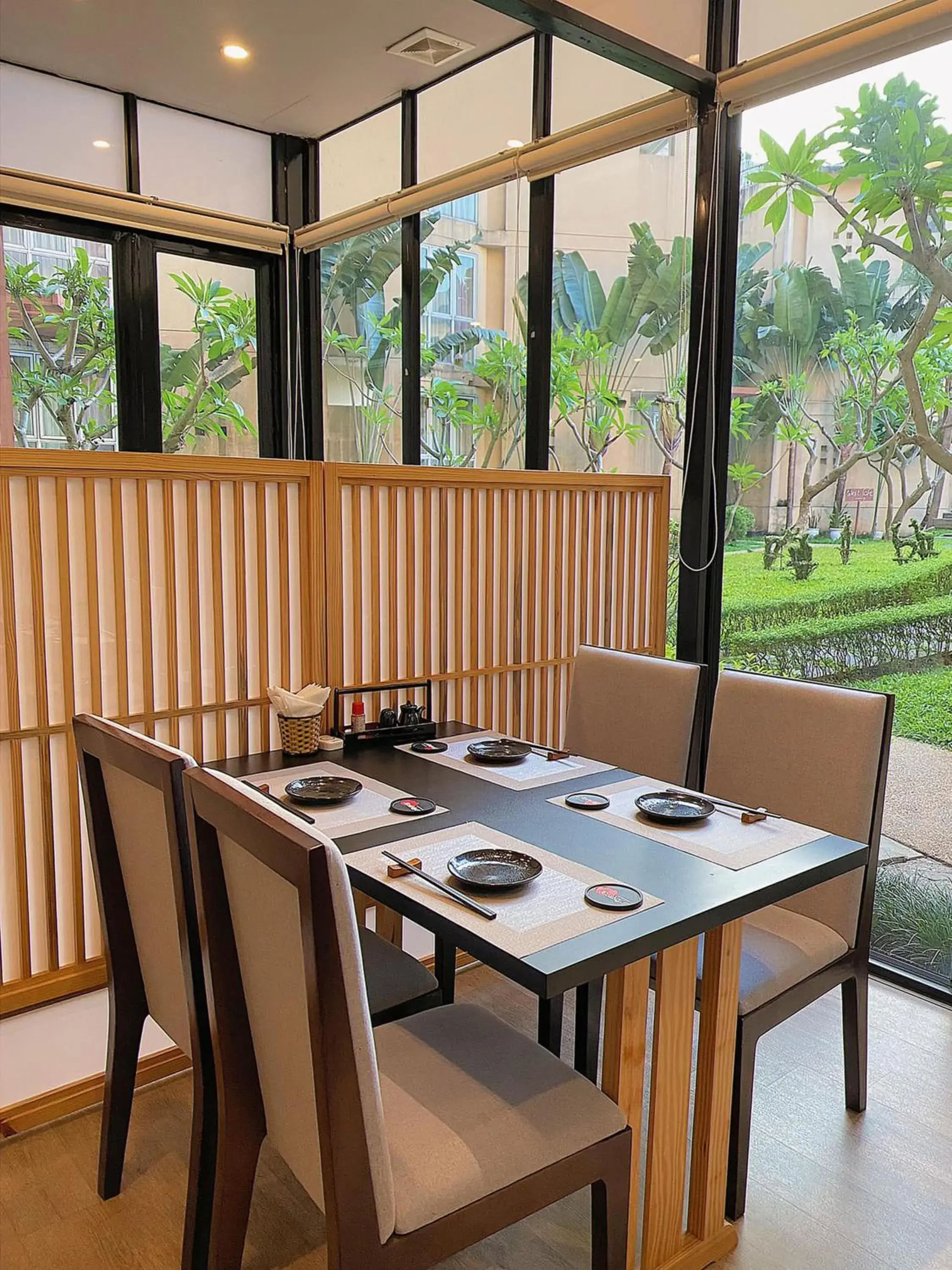 Restaurant/Places to Eat in West Lake 254D Hotel & Residence