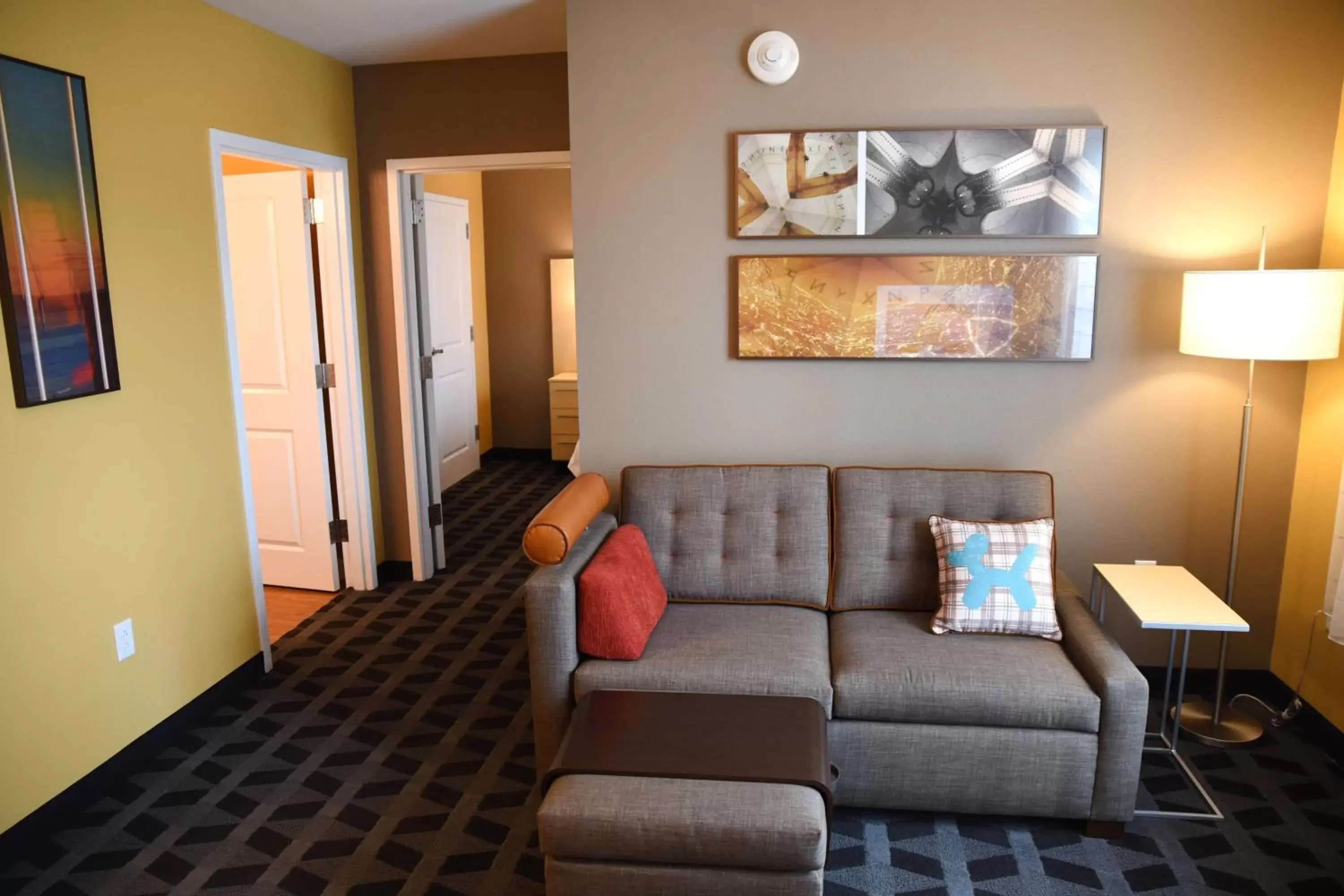 Bedroom, Seating Area in TownePlace Suites by Marriott Lawrence Downtown