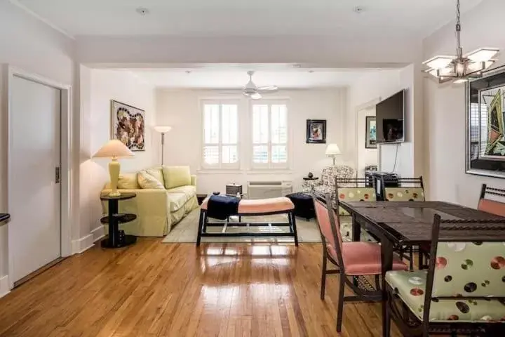 Photo of the whole room, Seating Area in Tropicals of Palm Beach