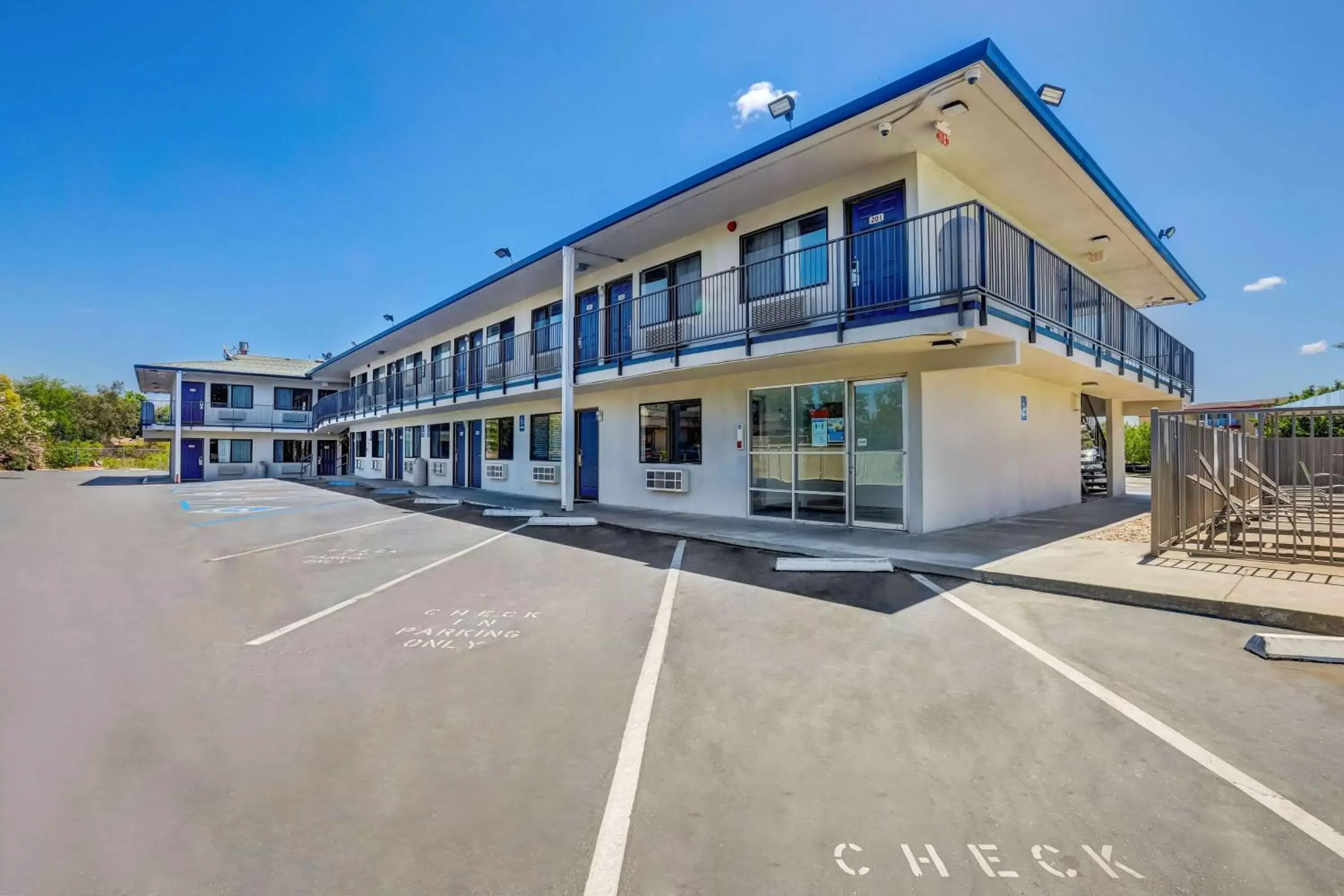 Property building in Motel 6-Red Bluff, CA