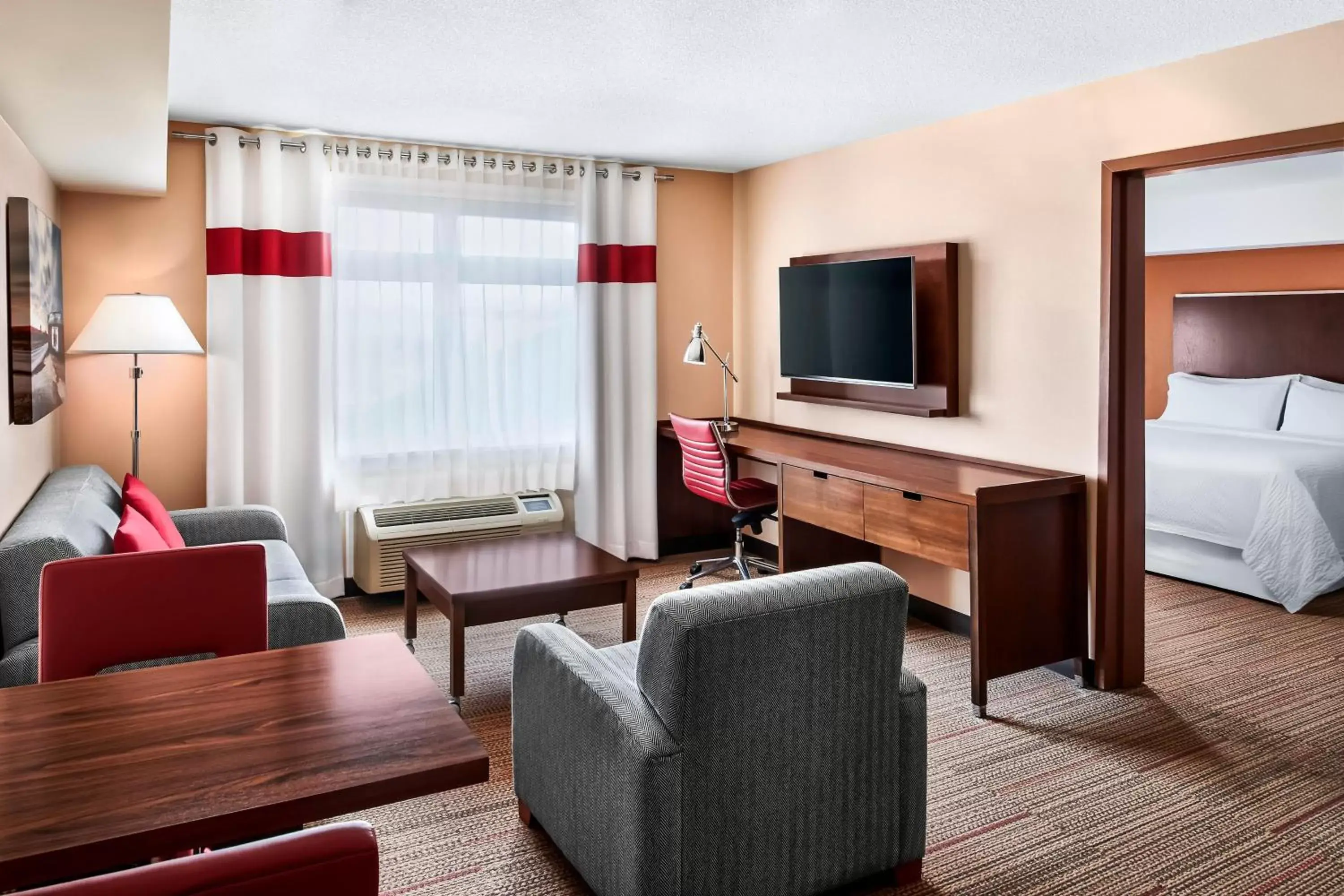 Living room, Seating Area in Four Points by Sheraton Barrie