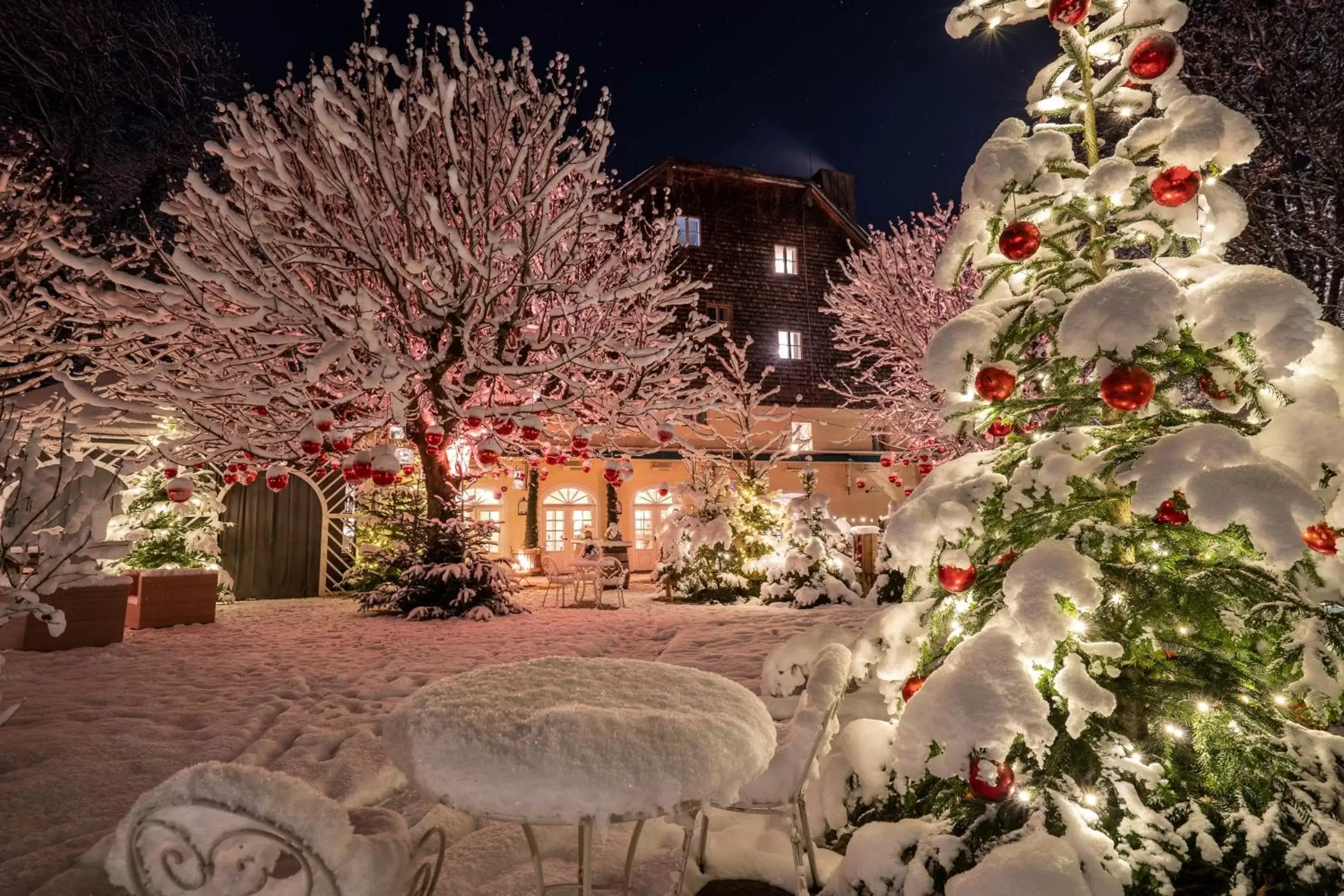 Property building in Schlosswirt zu Anif - Hotel und Restaurant