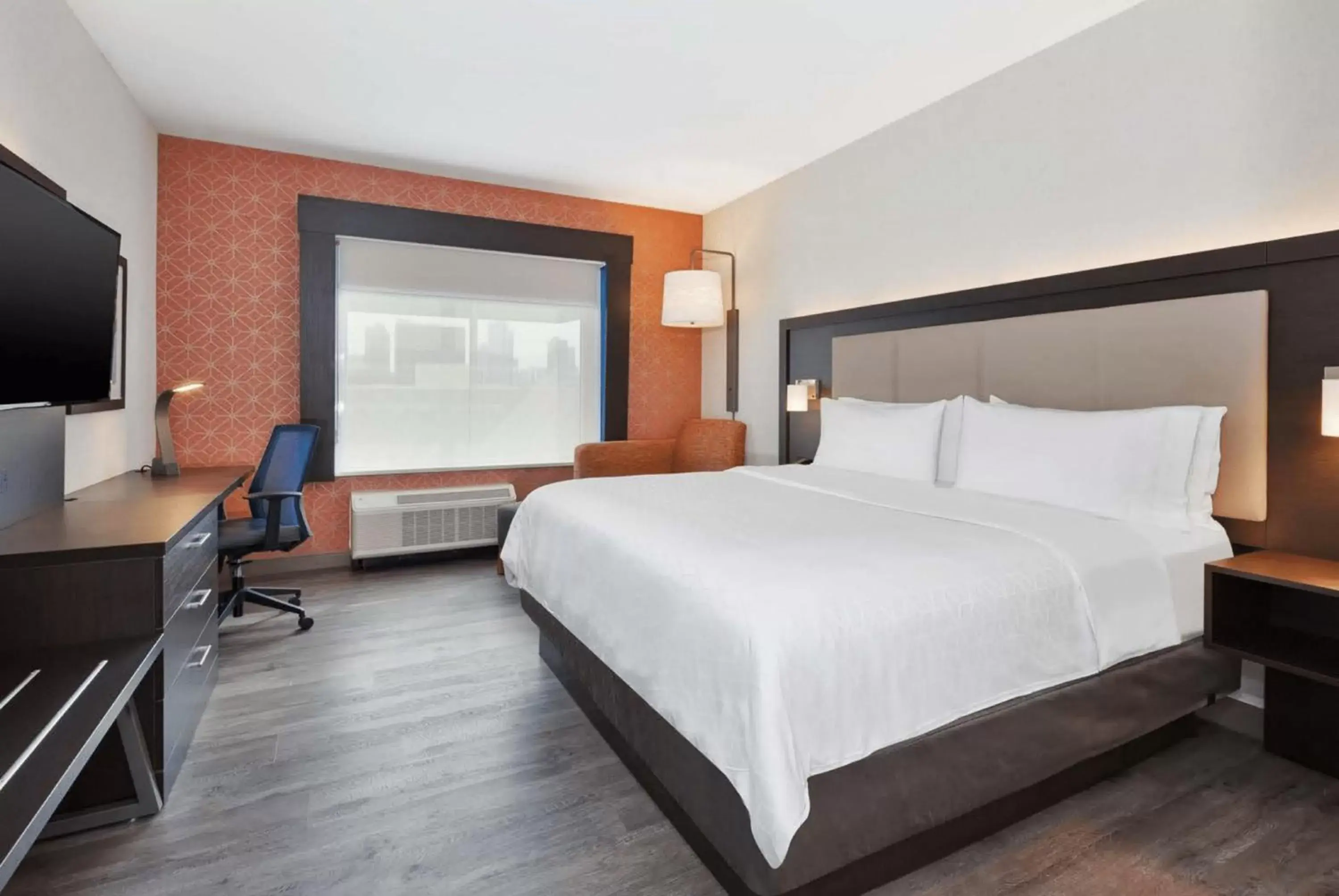 Photo of the whole room, Bed in Holiday Inn Express & Suites Jersey City - Holland Tunnel, an IHG Hotel